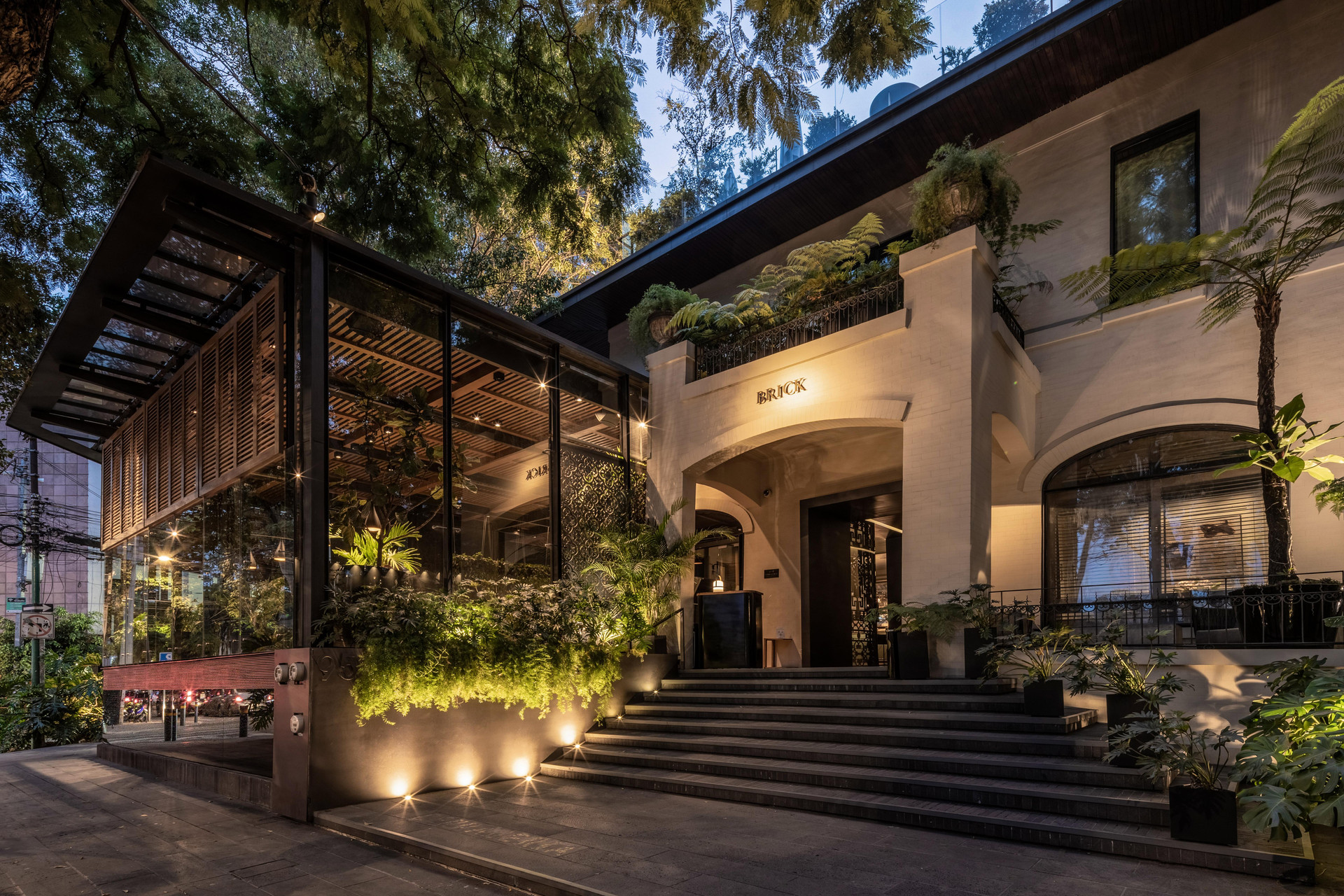 Vista Exterior Brick Hotel - Small Luxury Hotels of the World