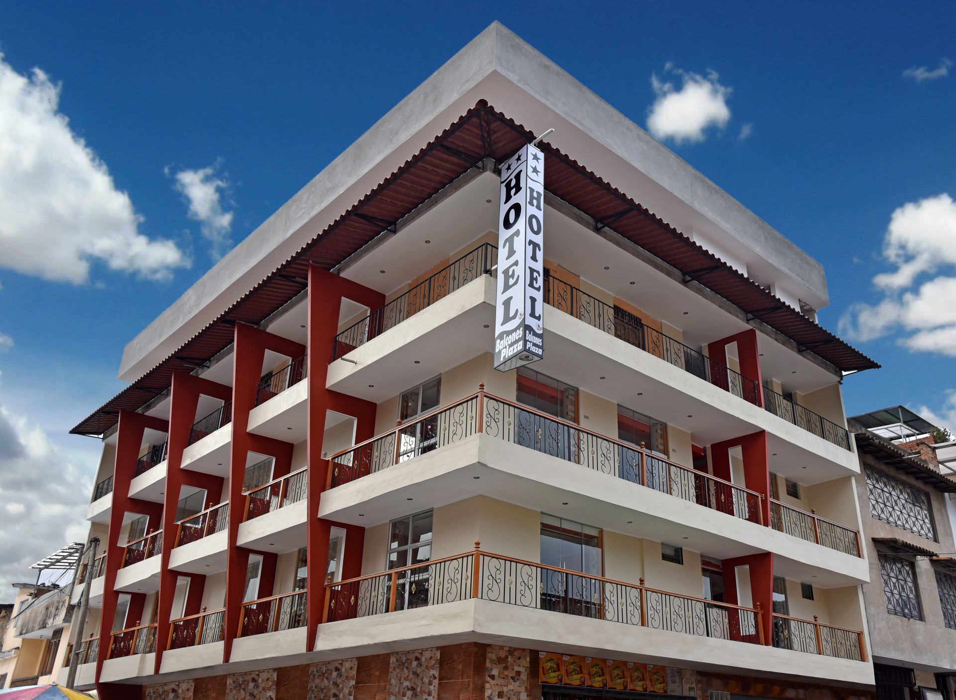 Vista Exterior Balcones Plaza Hotel