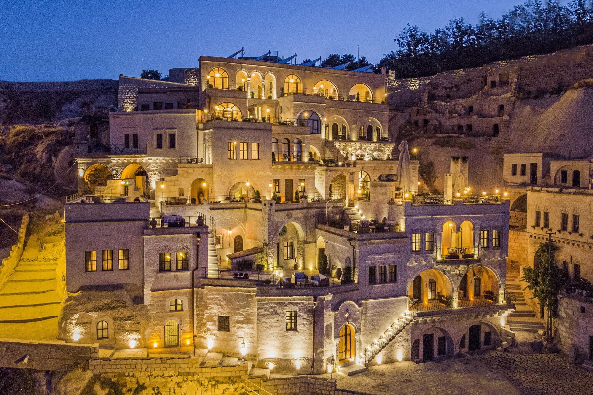 Varios Nino Cave Suites