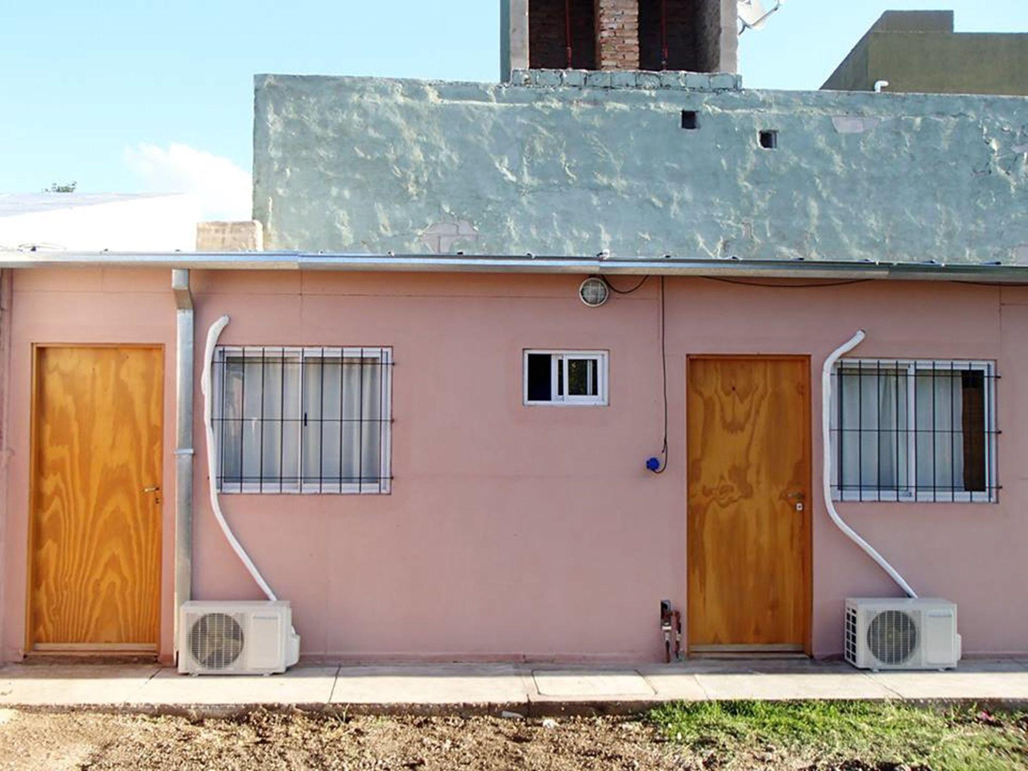 Vista Exterior Alojamientos Leo