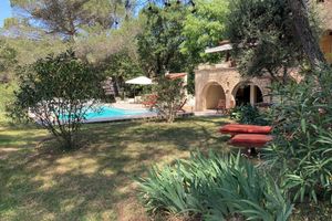 Alquiler Vacacional - Magnificent villa with swimming pool and enclosed garden with trees
