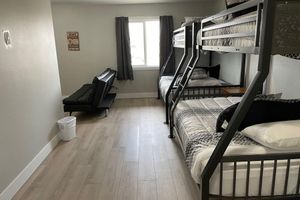 Alquiler Vacacional - Bayview Combo Condos 1 & 2, Ogallala Beach, with adjoining internal door.