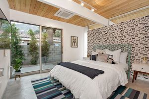 Alquiler Vacacional - NEW Eichler Post&Beam 5BR + Saltwater Pool/Spa & Mtn Views! HGTV star designed!