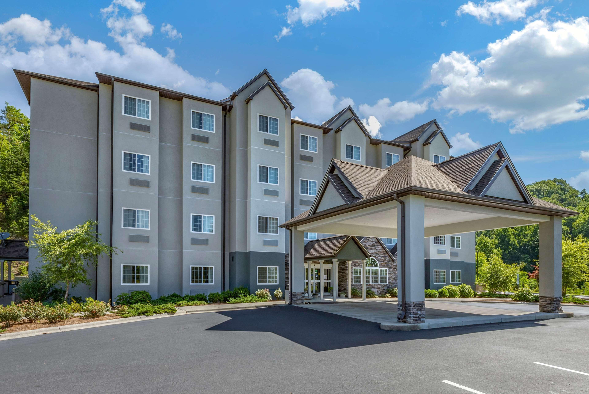 Vista Exterior Microtel Inn & Suites By Wyndham Sylva Dillsboro