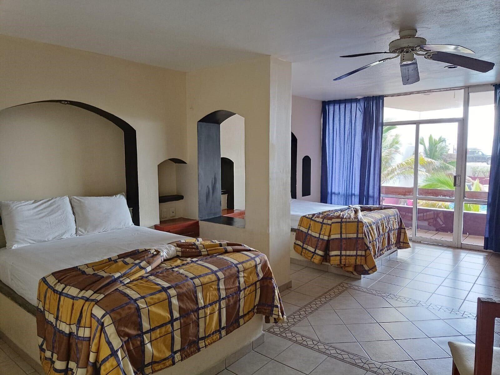 Playa Del Real Hotel & Suites