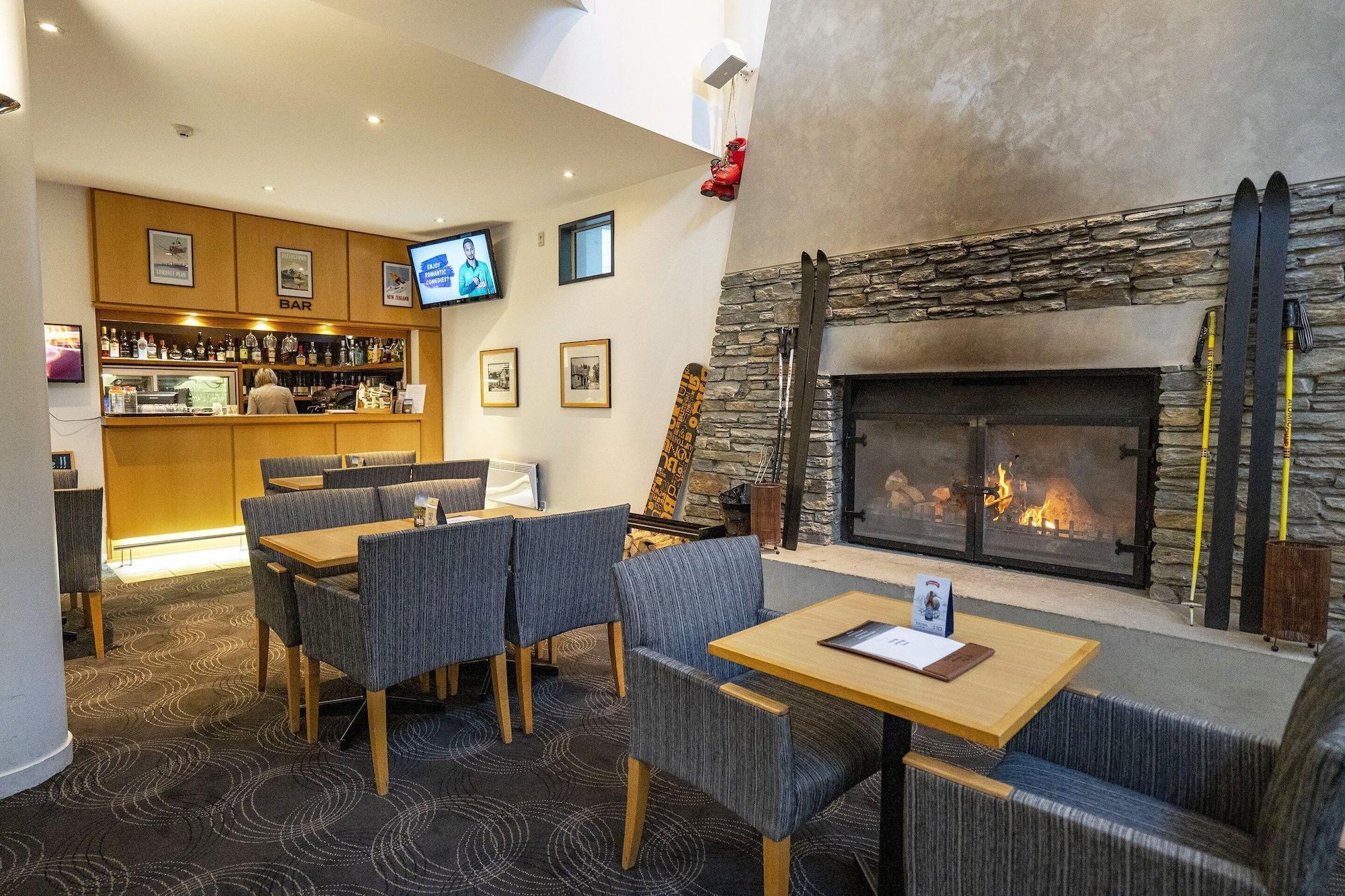 Bar/Salón Scenic Suites Queenstown