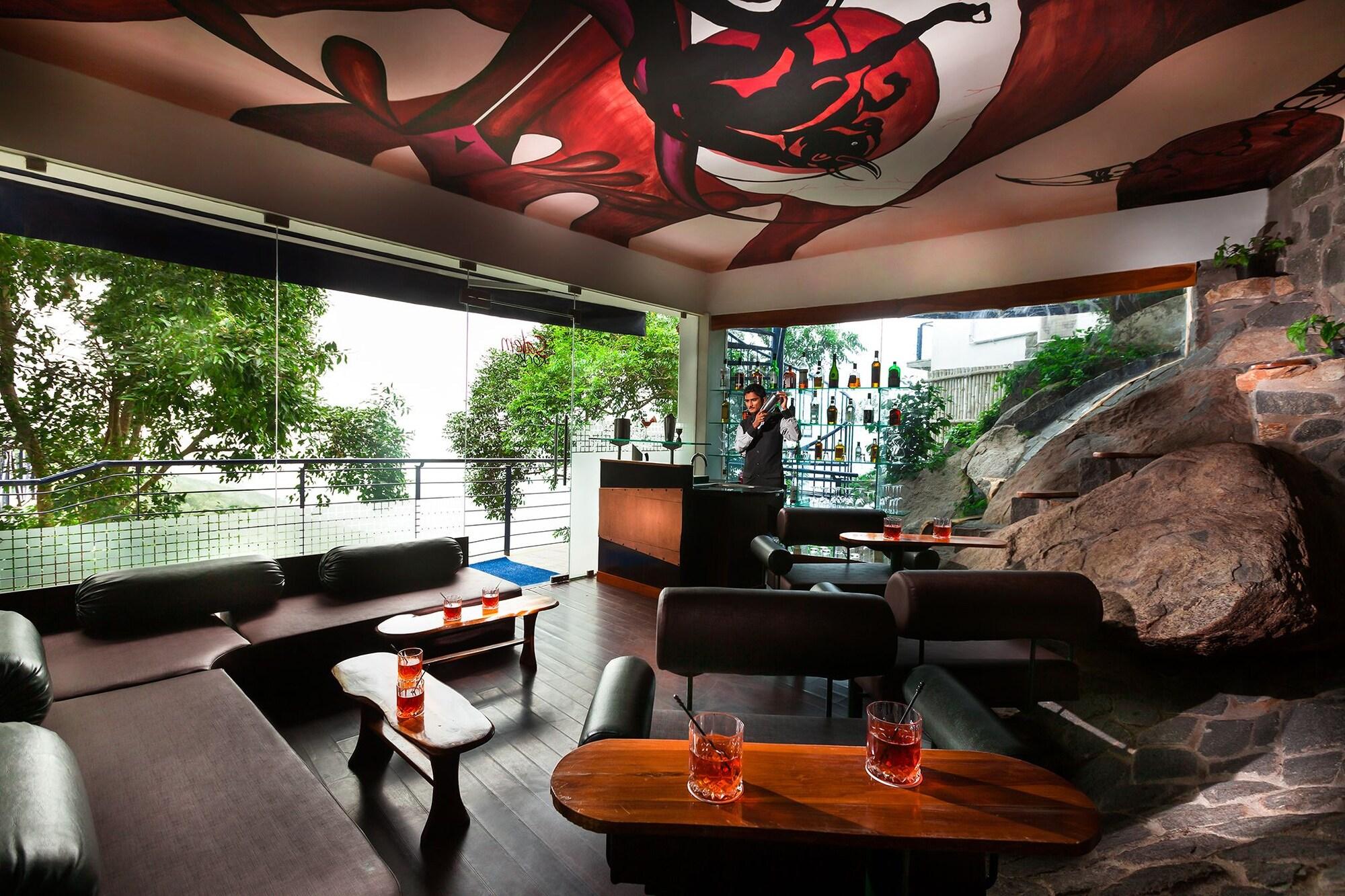 Bar/Salón Great trails yercaud by GRT Hotels