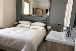 Alojamiento - St Bernards Guesthouse