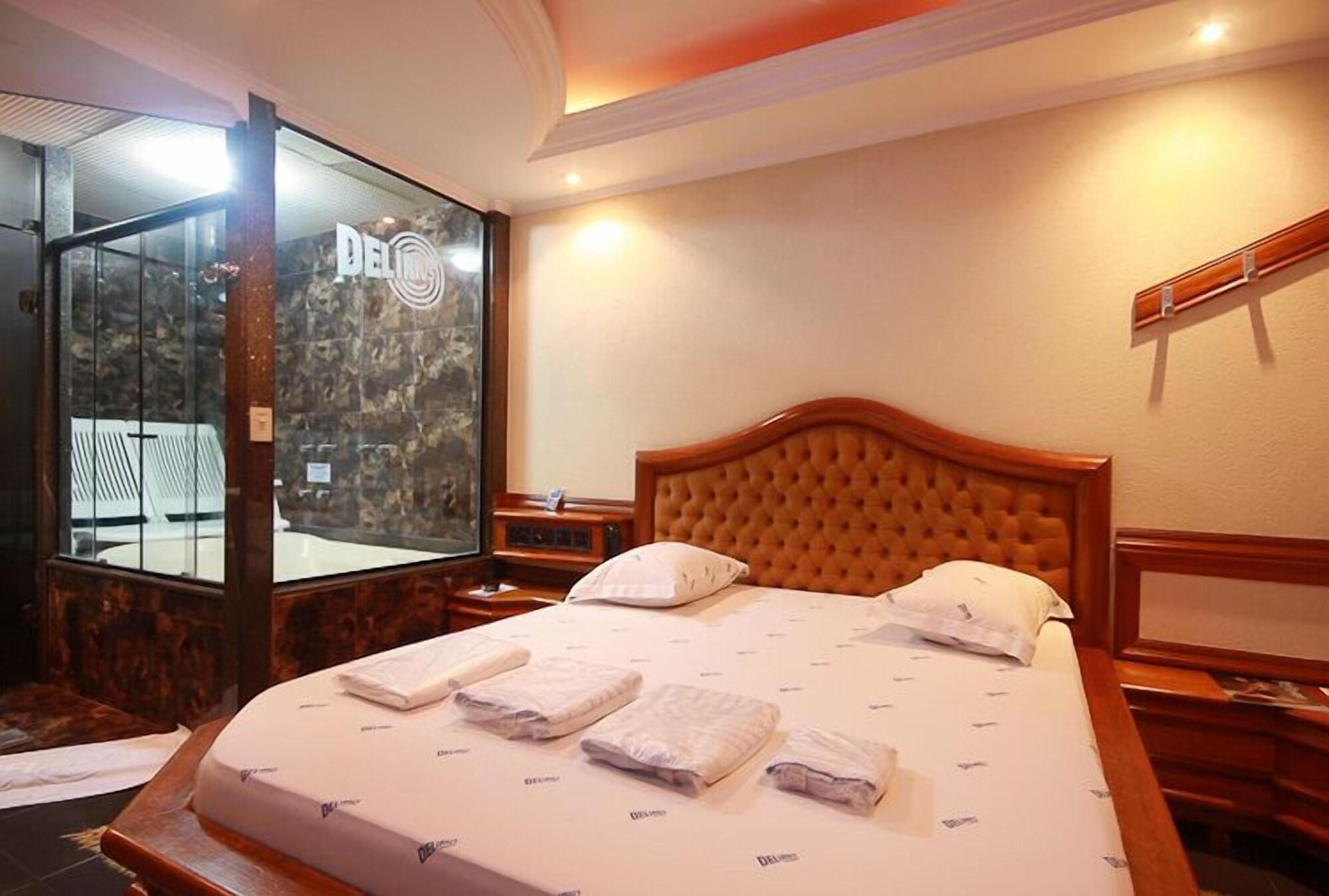 Varios Delirius Motel - Adults Only