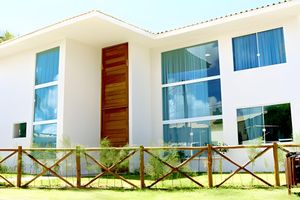 Vacation Rental - Casa 6 Suítes a 80 Metros da Praia em Guarajuba