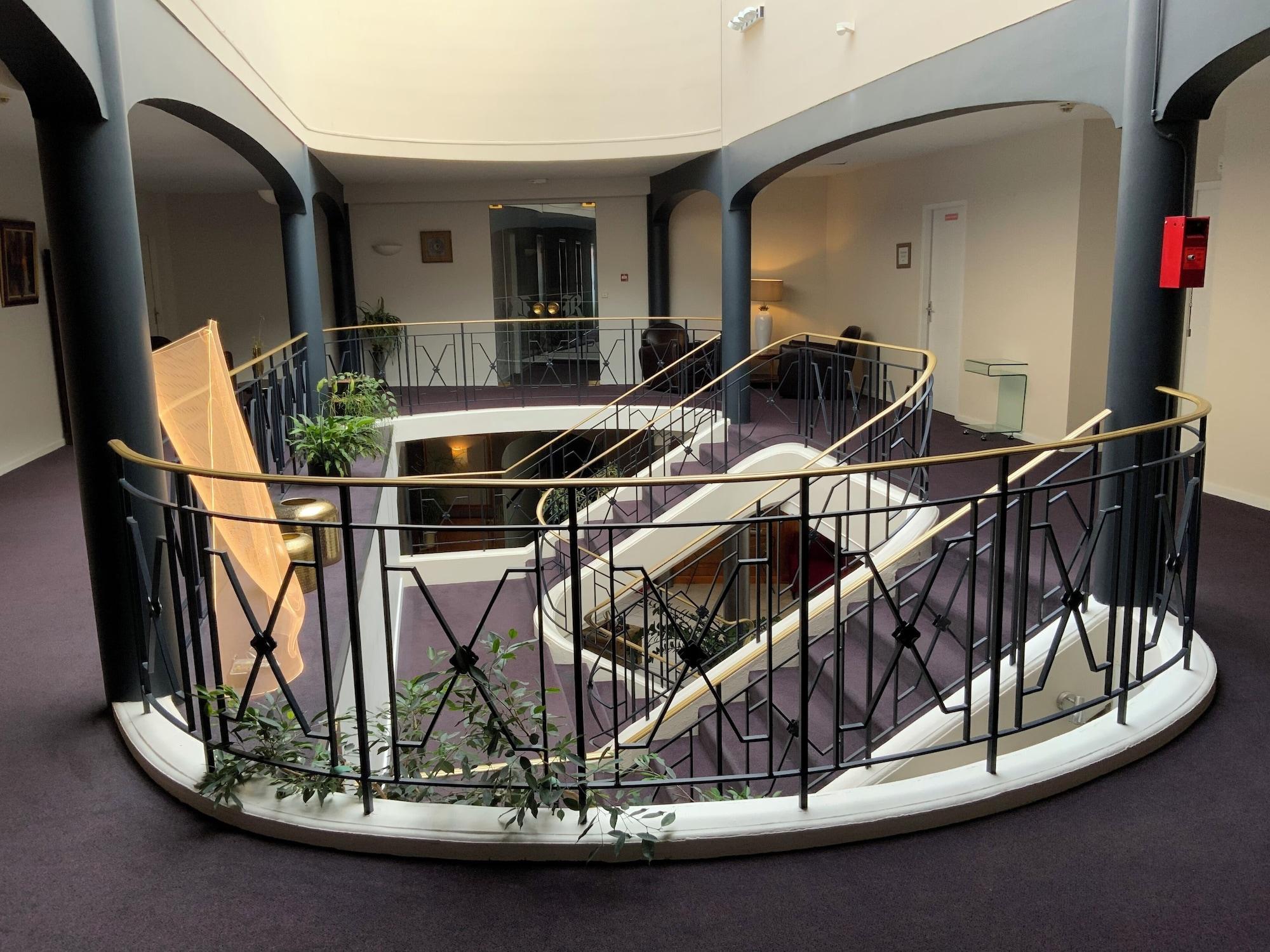 Vista Lobby Le Renaissance