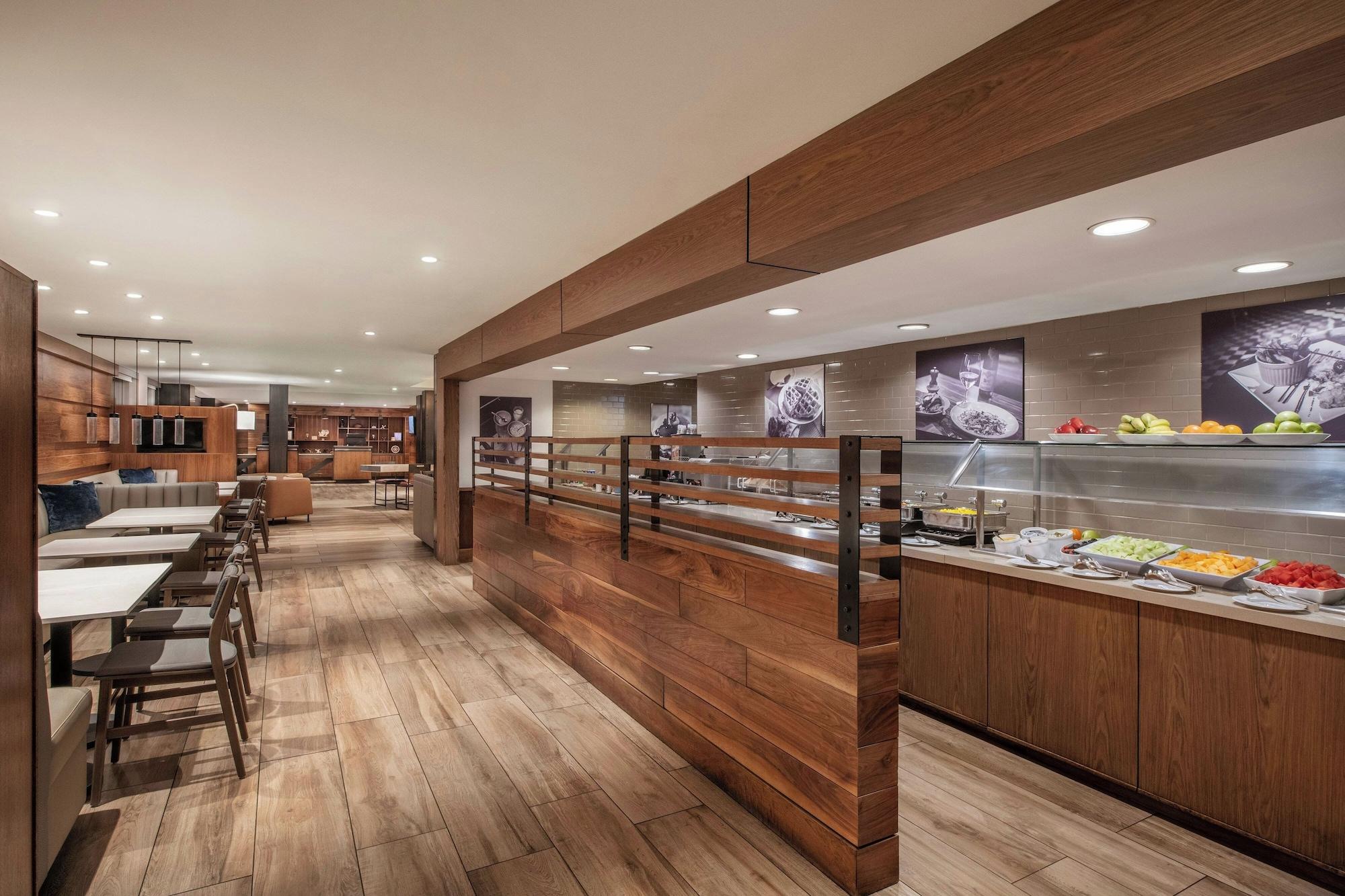 Restaurant Four Points by Sheraton Los Angeles Westside