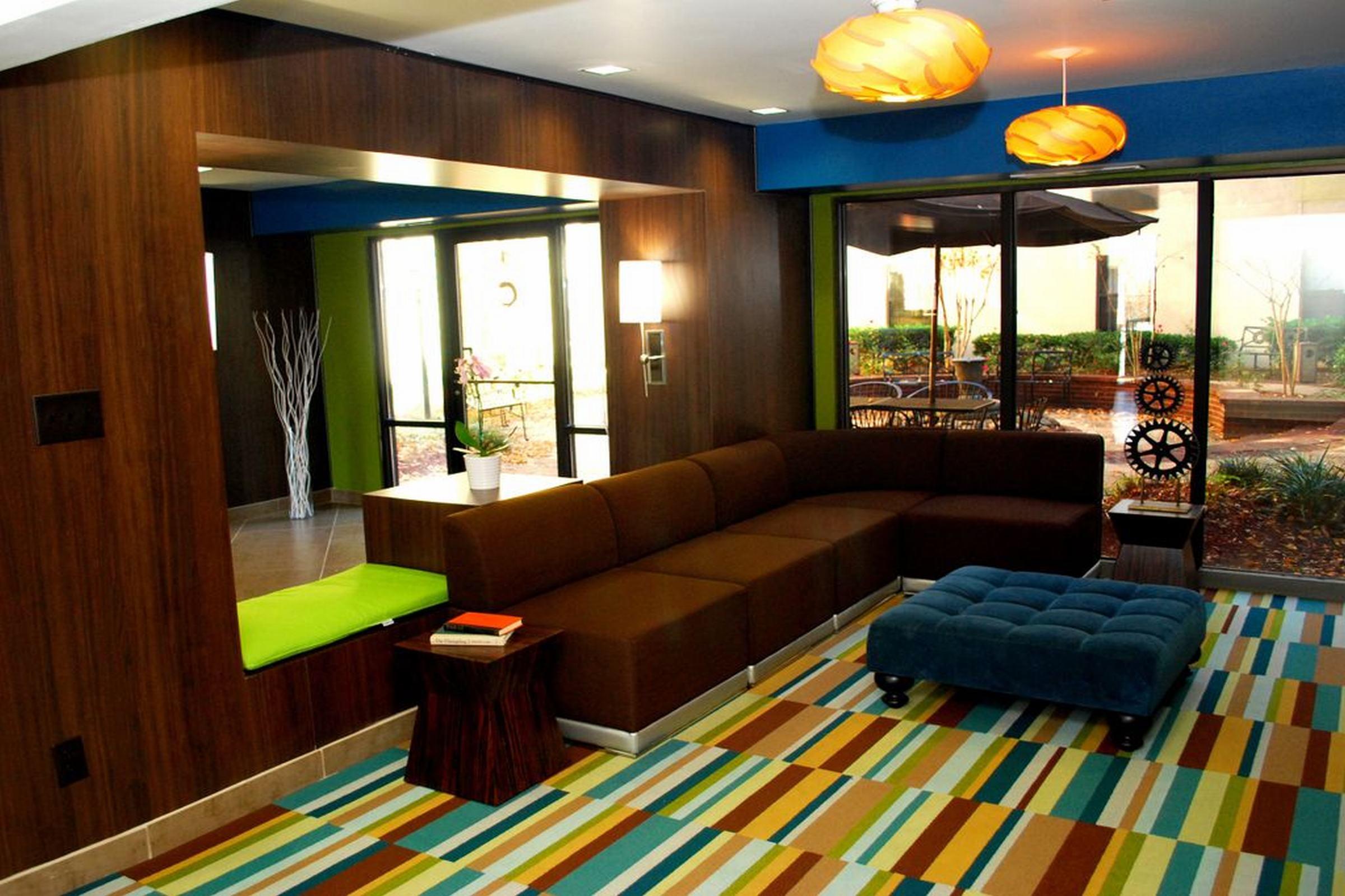 Vista Lobby Clarion Inn & Suites Atlanta Downtown