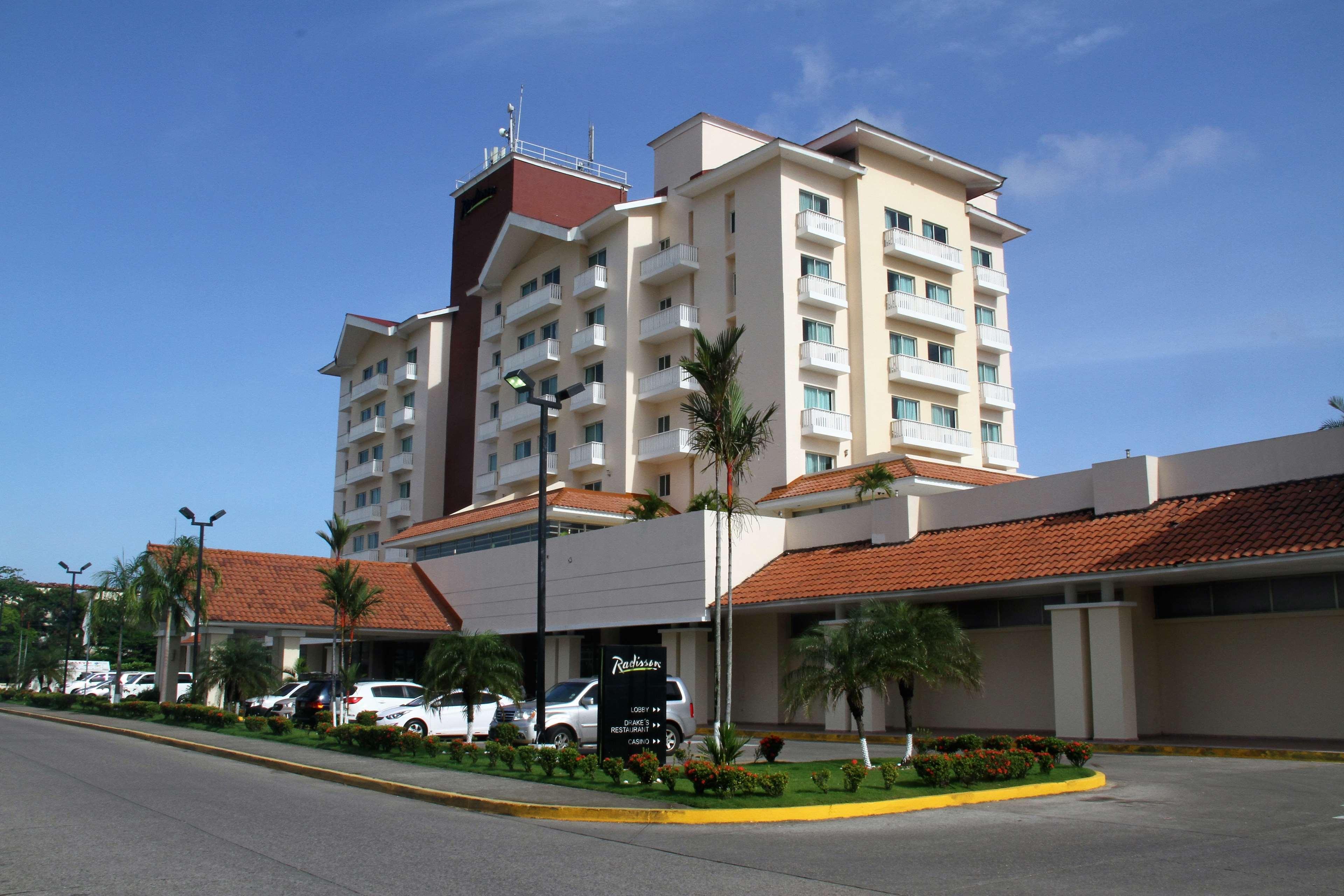 Vista Exterior Radisson Colon 2000 Hotel & Casino at Cruise Port & Duty Free Mall
