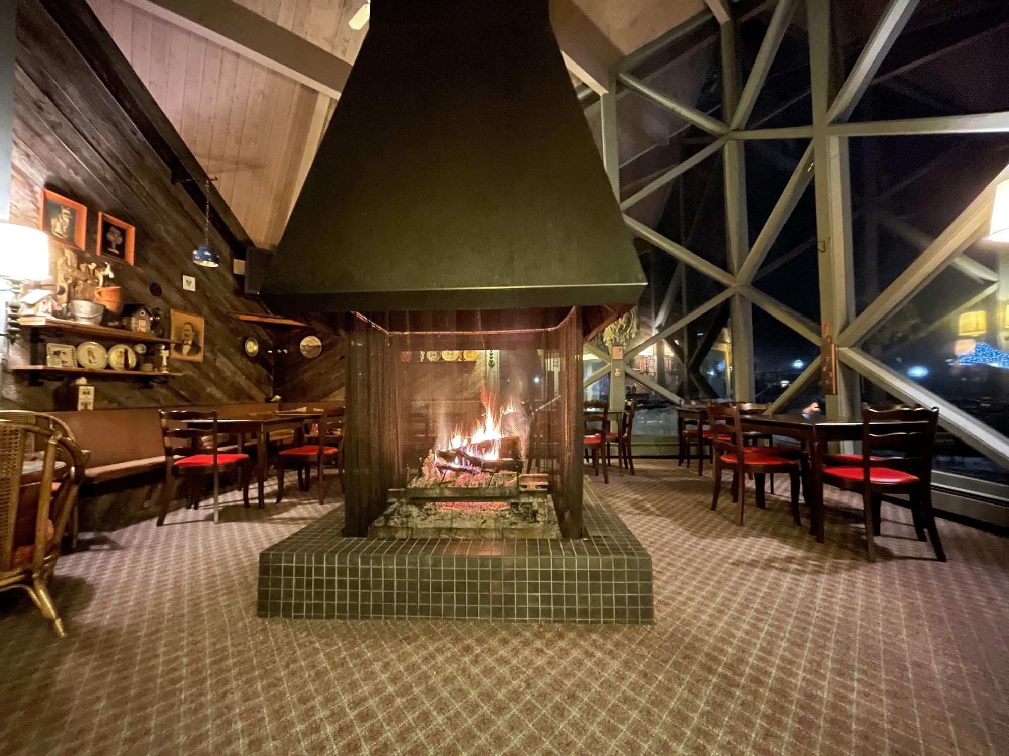 Bar/Salón Toll Road Inn