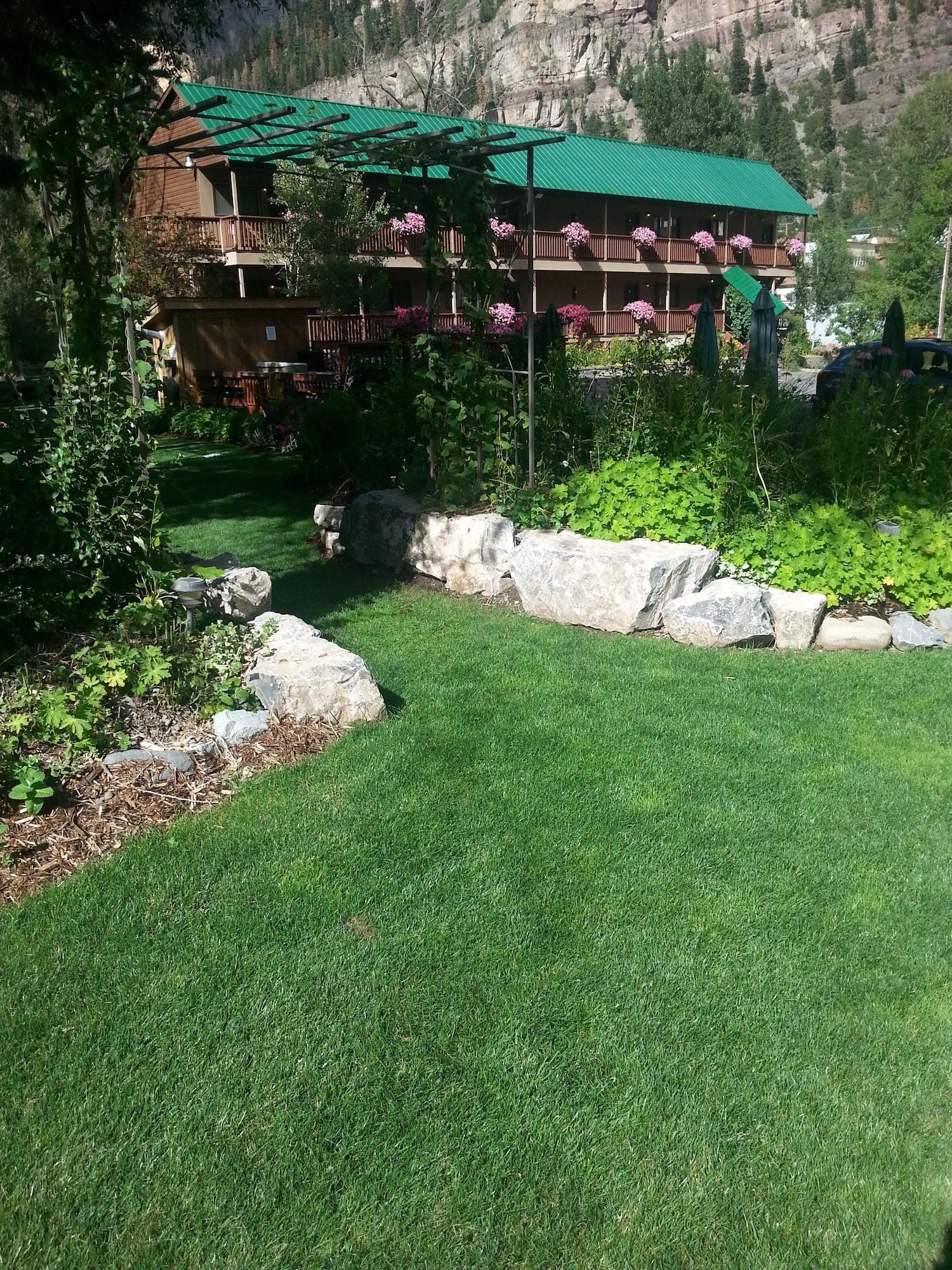 Vista Exterior The River's Edge Motel Lodge & Resort