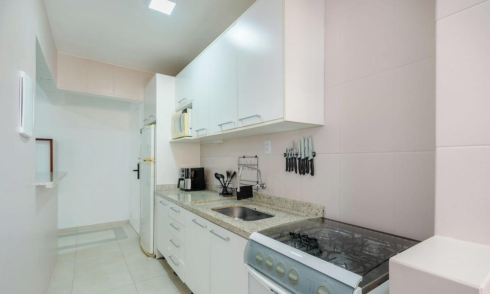 Equipamiento de Habitación Apto em B.C a poucos passos da Praia CHA0501
