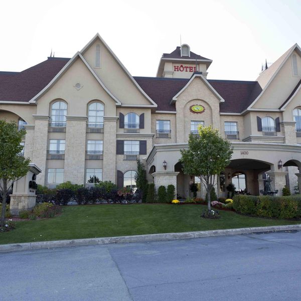 Le St-Martin Hotel & Suites Laval