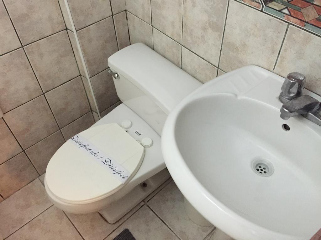Baño EL CUMBE INN