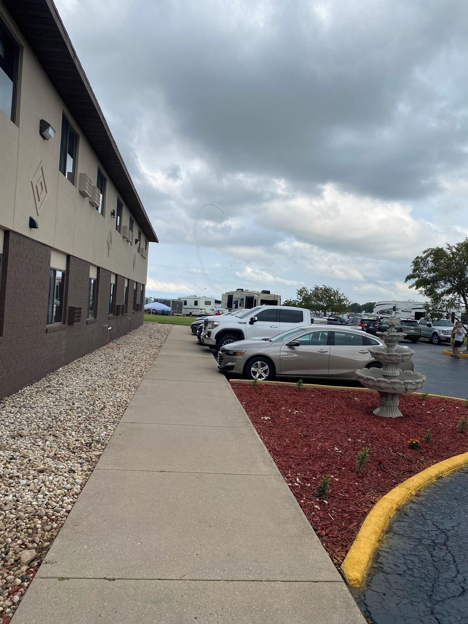 Vista Exterior Baymont by Wyndham Oshkosh Airport