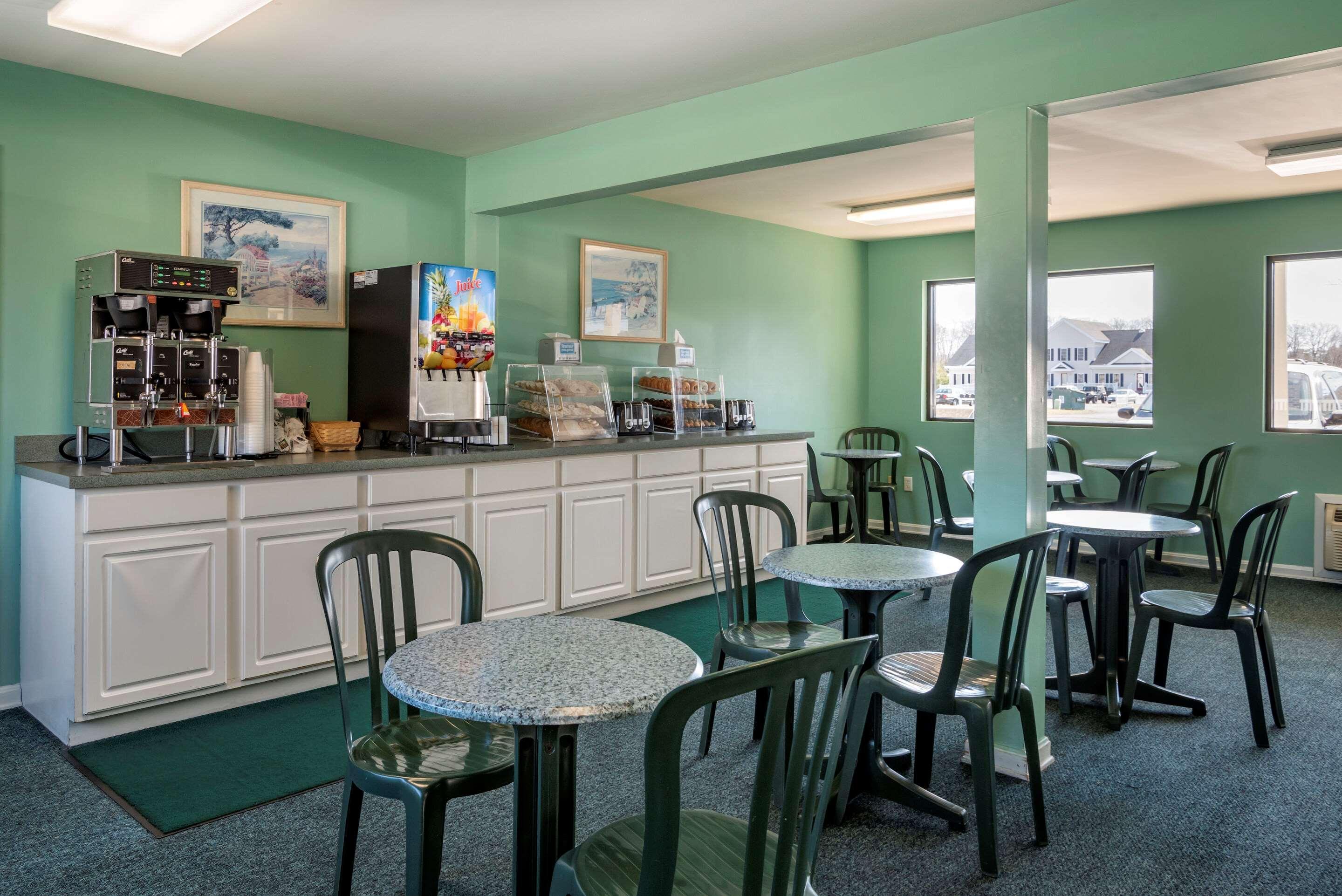 Restaurant Rodeway Inn & Suites Rehoboth Beach