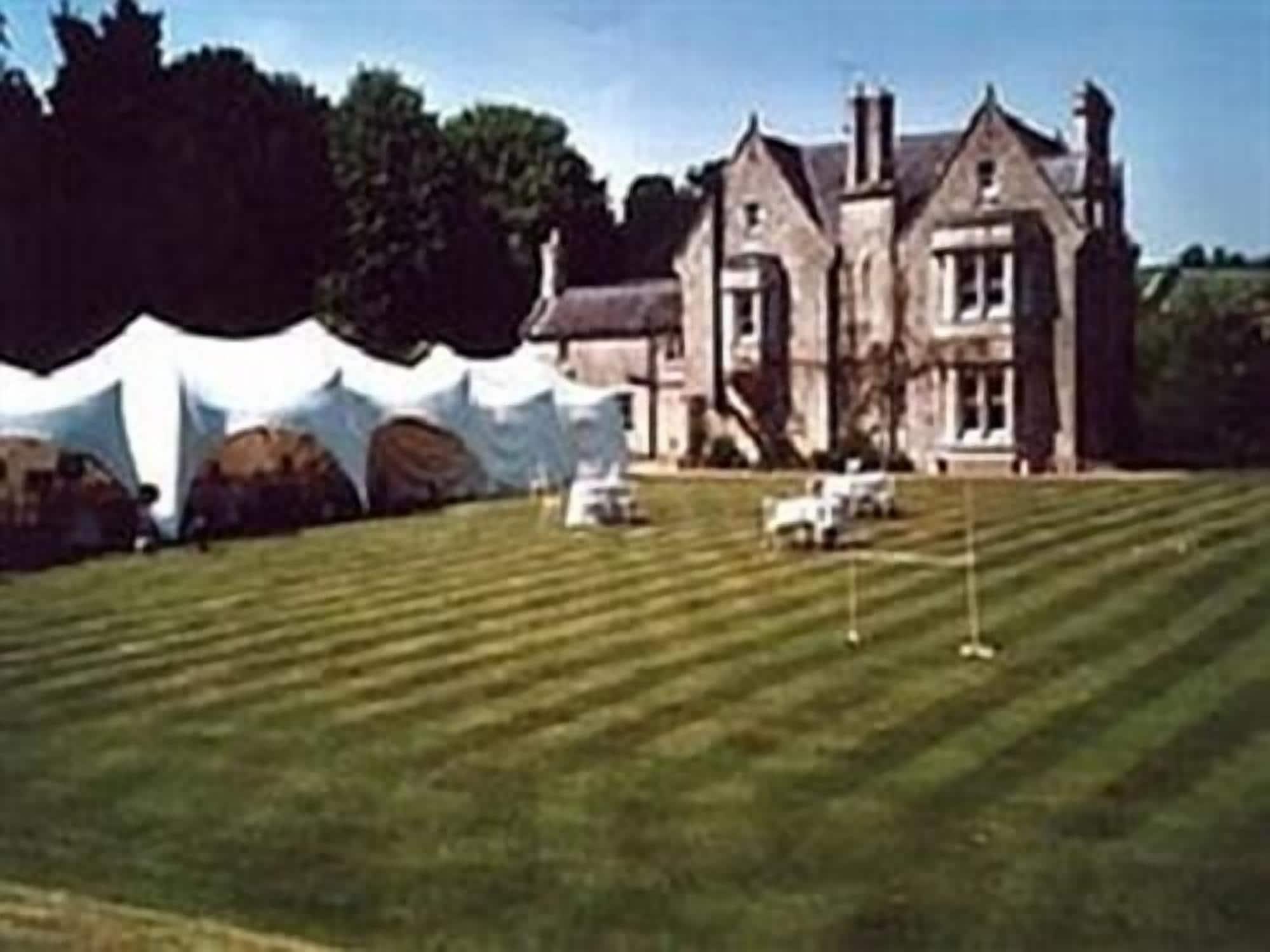 Vista Exterior Burcombe Manor
