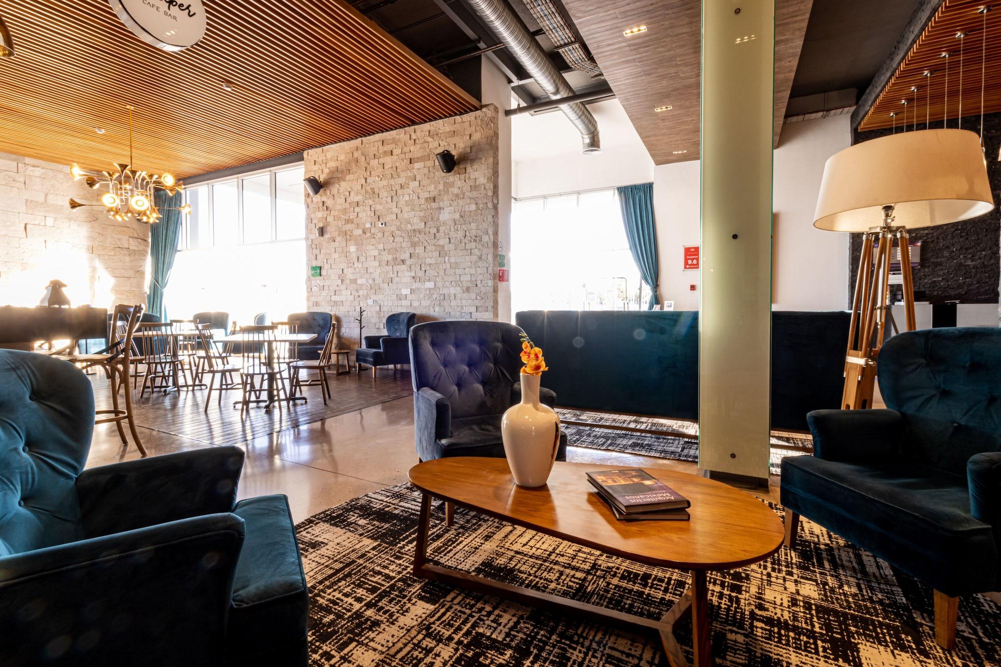 Vista Lobby TRYP by Wyndham San Luis Potosi Hotel & Suites