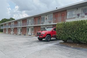Alojamiento - Soho Inn & Suites