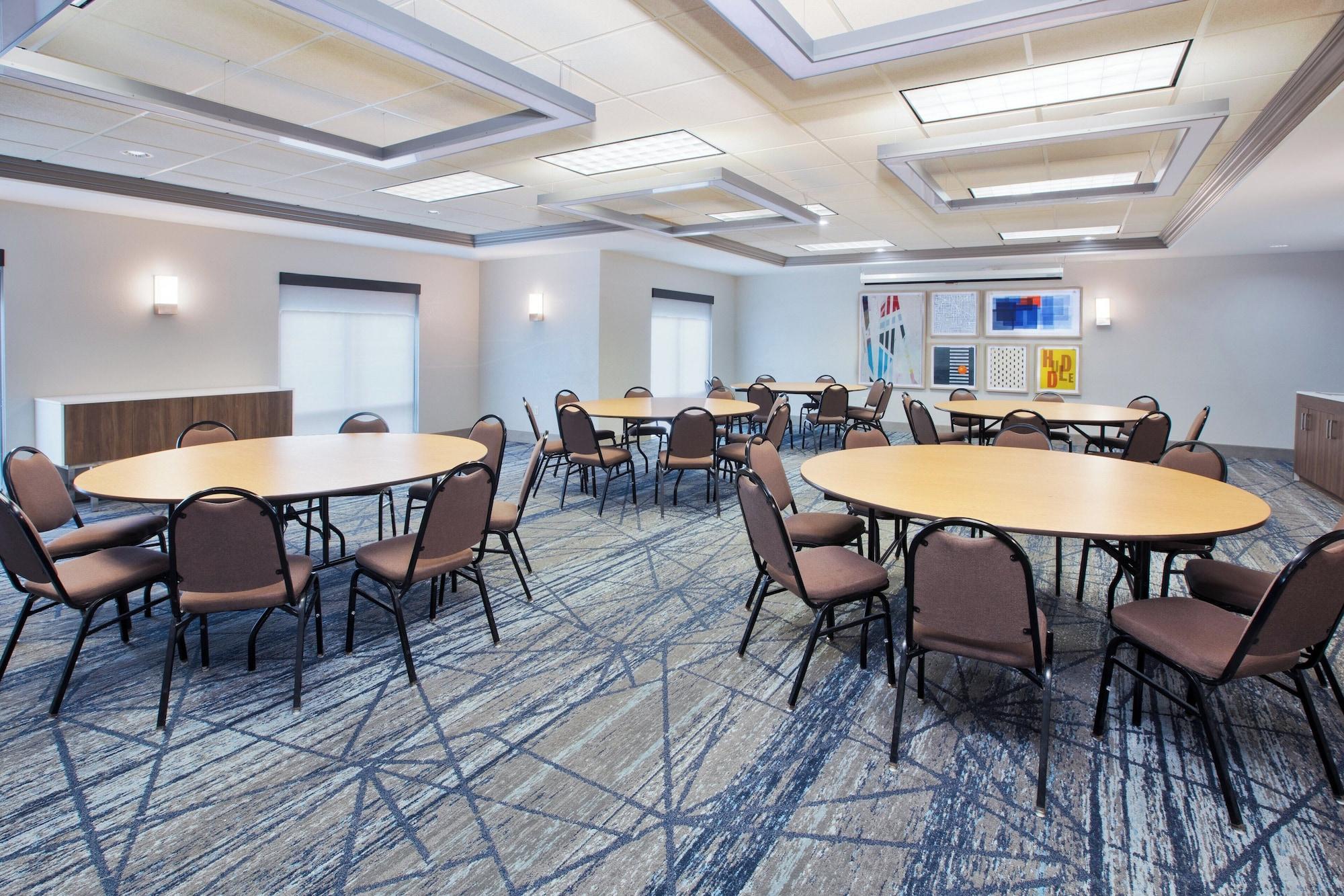 Sala de Reuniones Holiday Inn Express And Suites Milwaukee Nw Park Place by IHG
