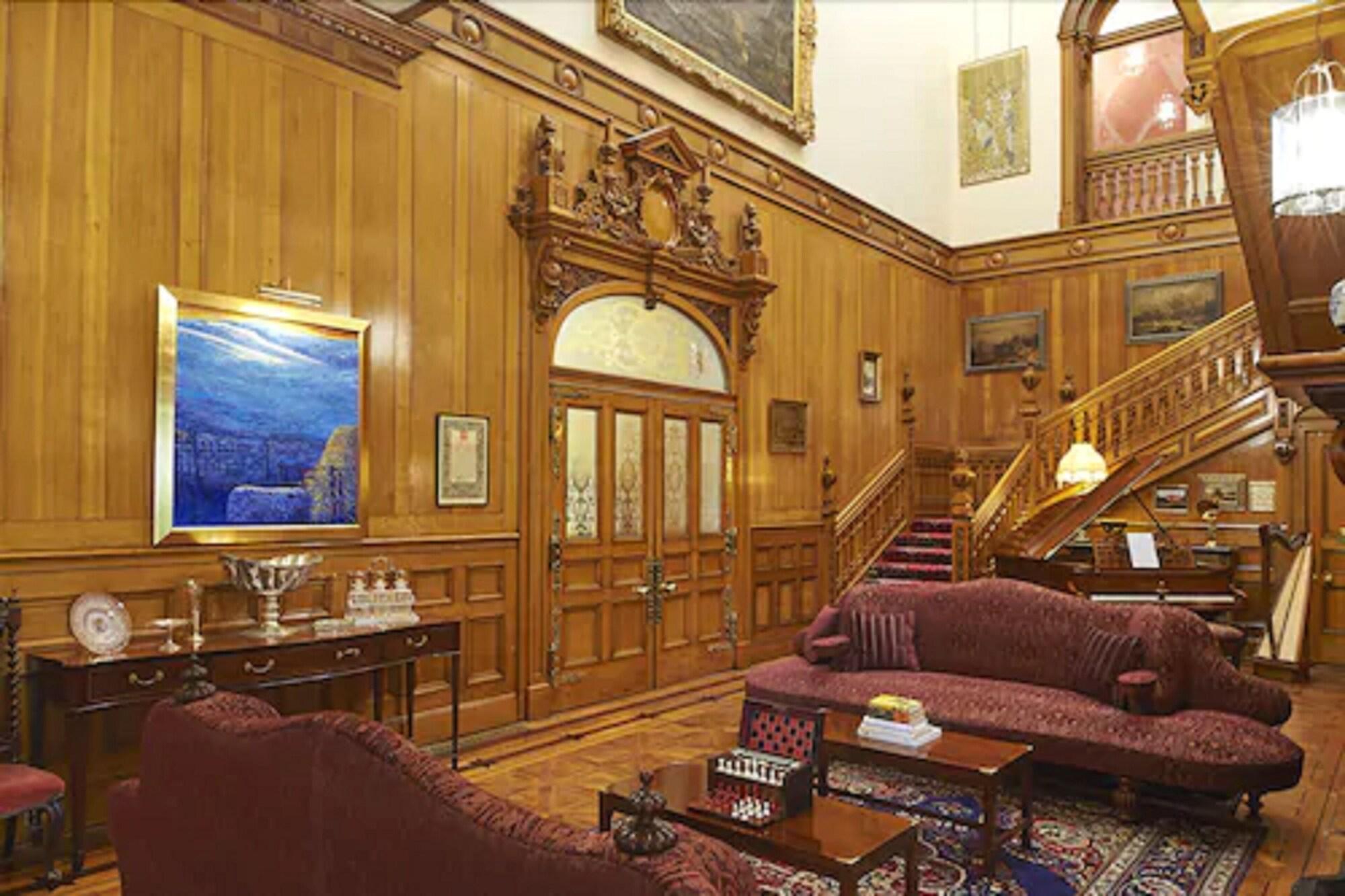 Vista Lobby Pale Hall Hotel