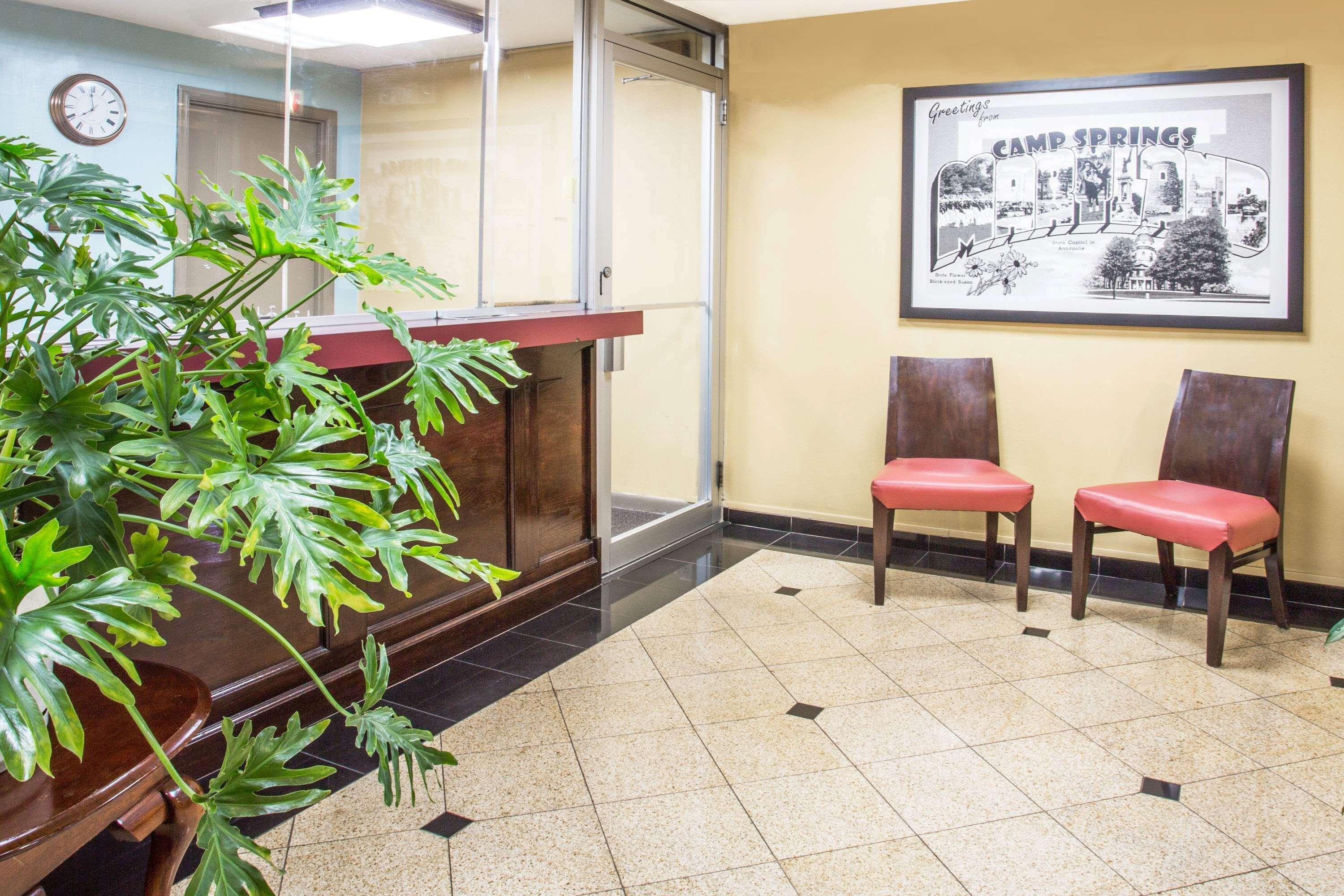 Vista Lobby Super 8 by Wyndham Camp Springs/Andrews AFB DC Area