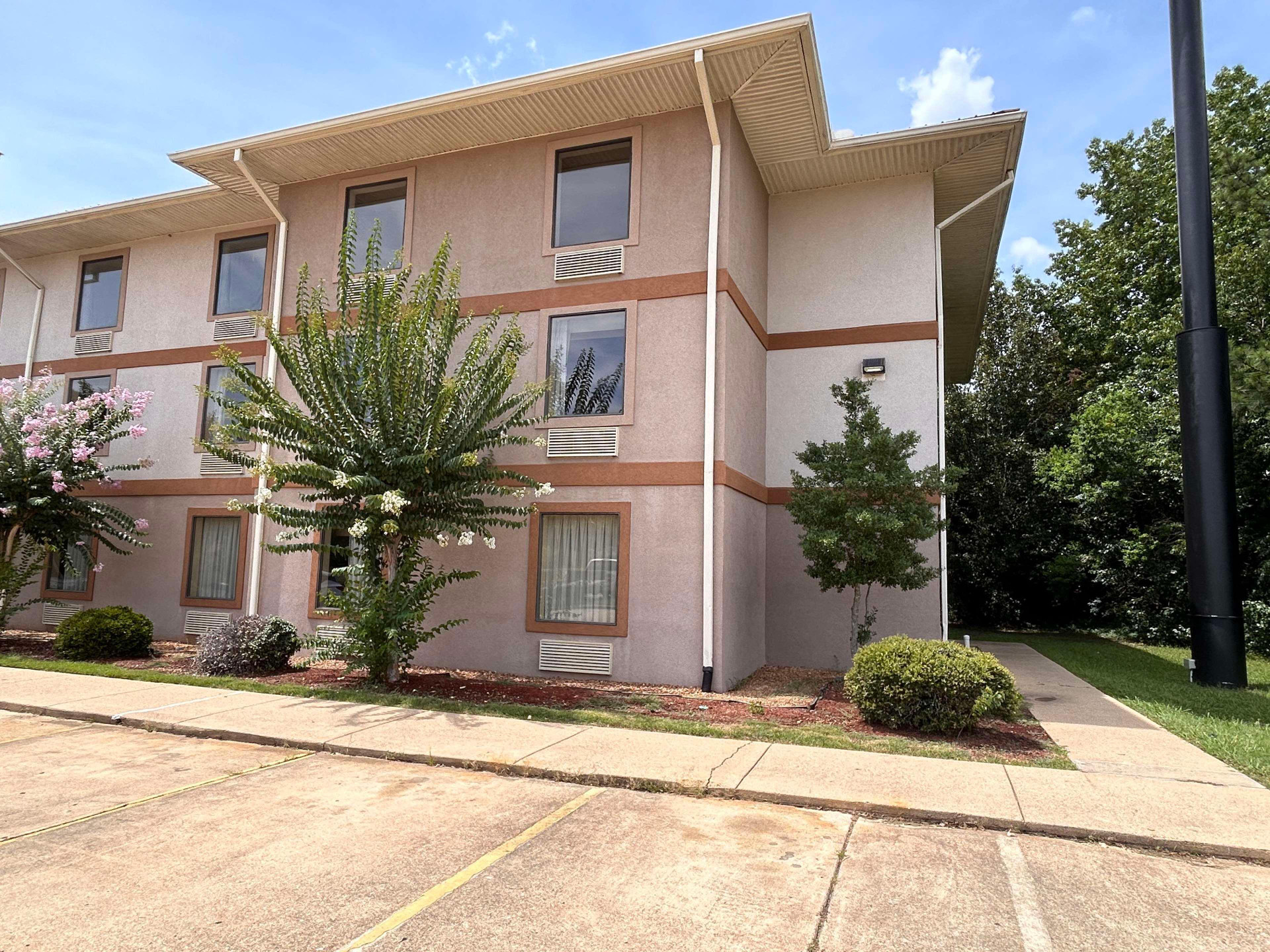 Vista Exterior SureStay by Best Western Pearl Jackson Airport
