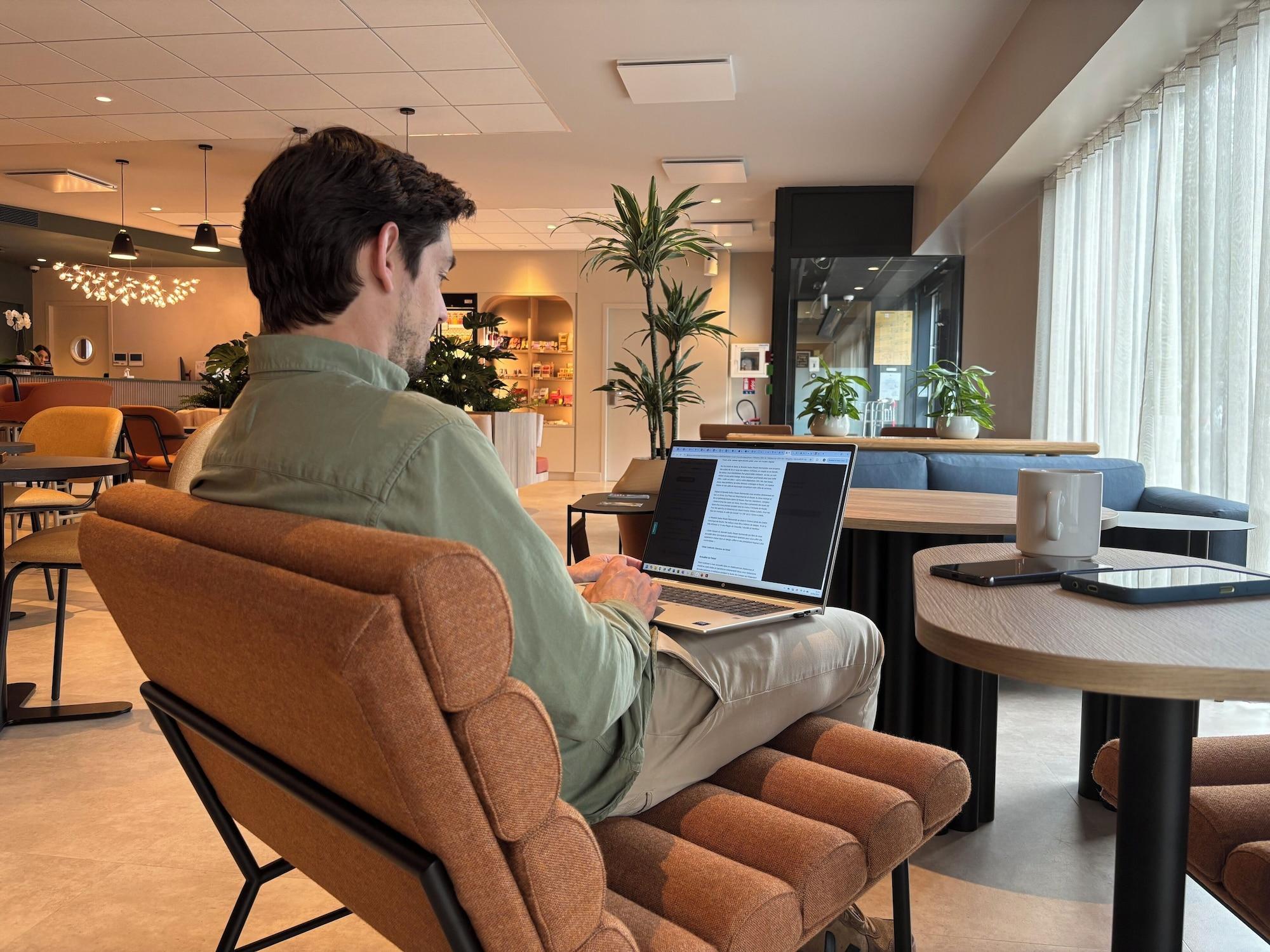 Vista Lobby Novotel Suites Rouen Normandie