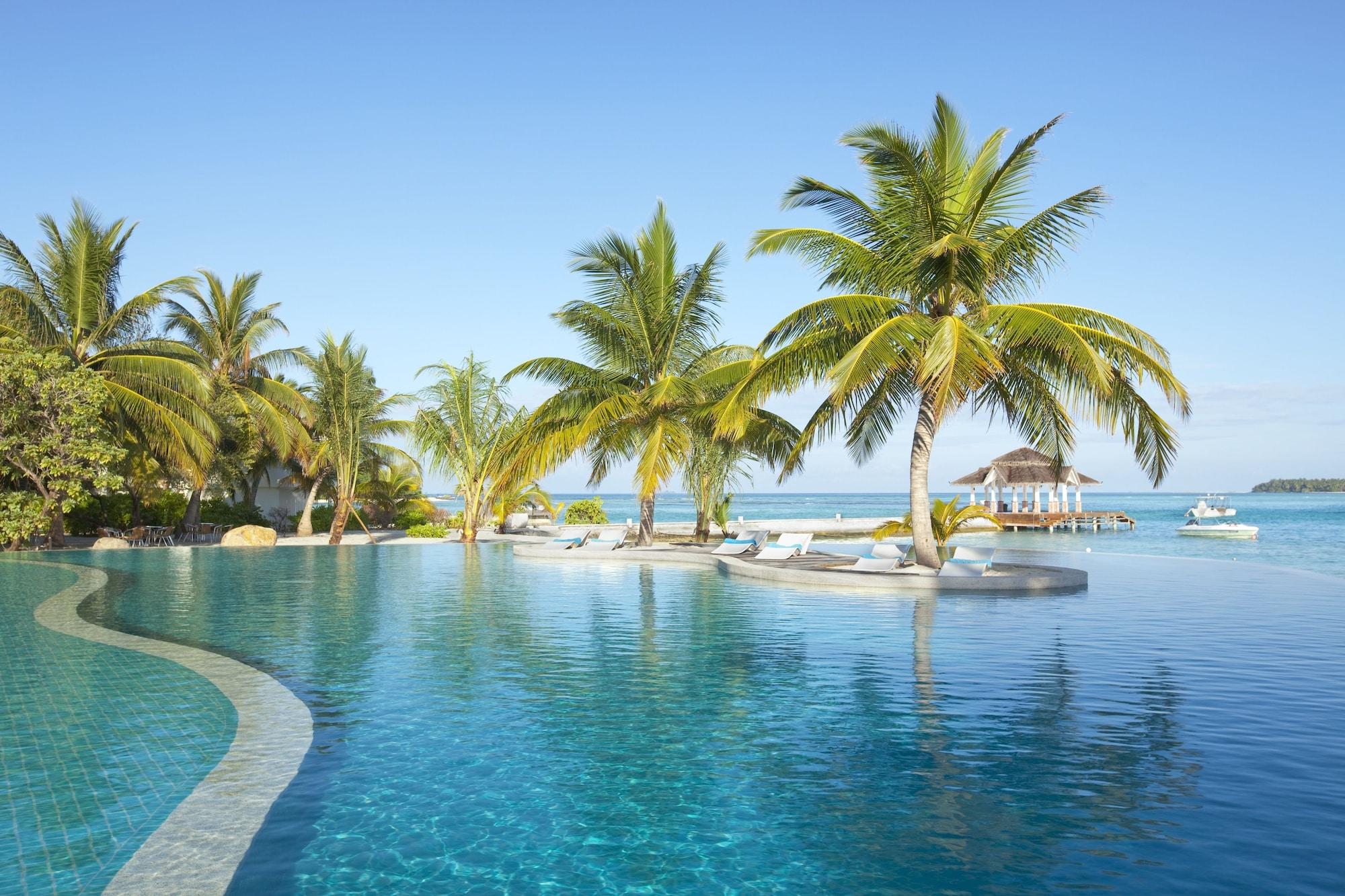 Vista Piscina Holiday Inn Resort Kandooma Maldives by IHG