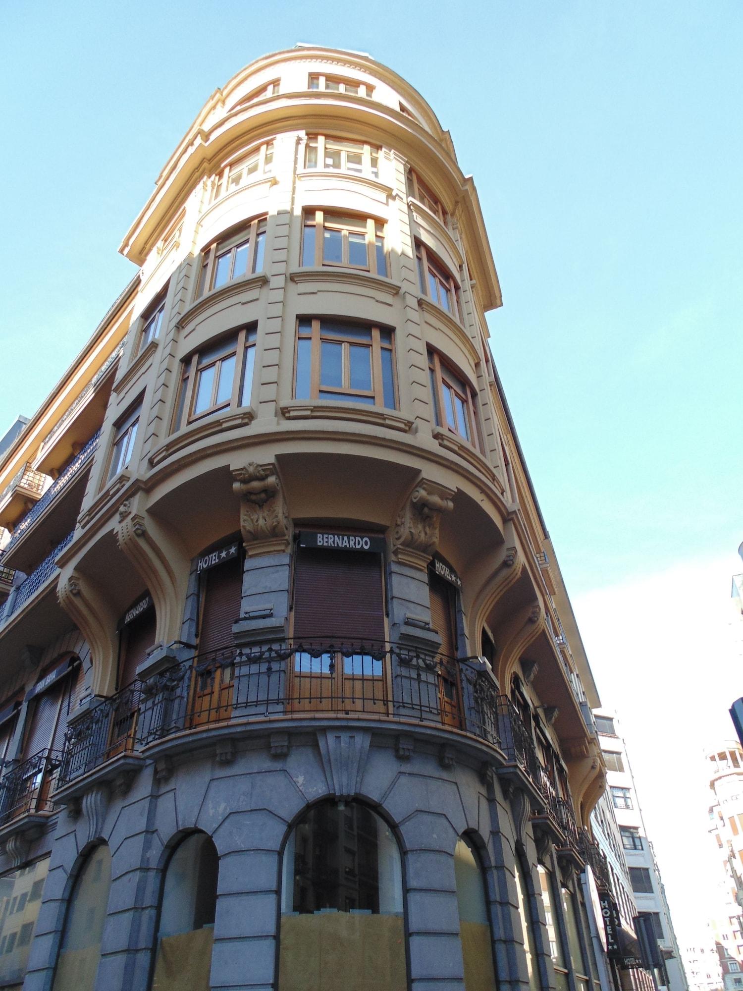 Vista Exterior Hotel Trueba