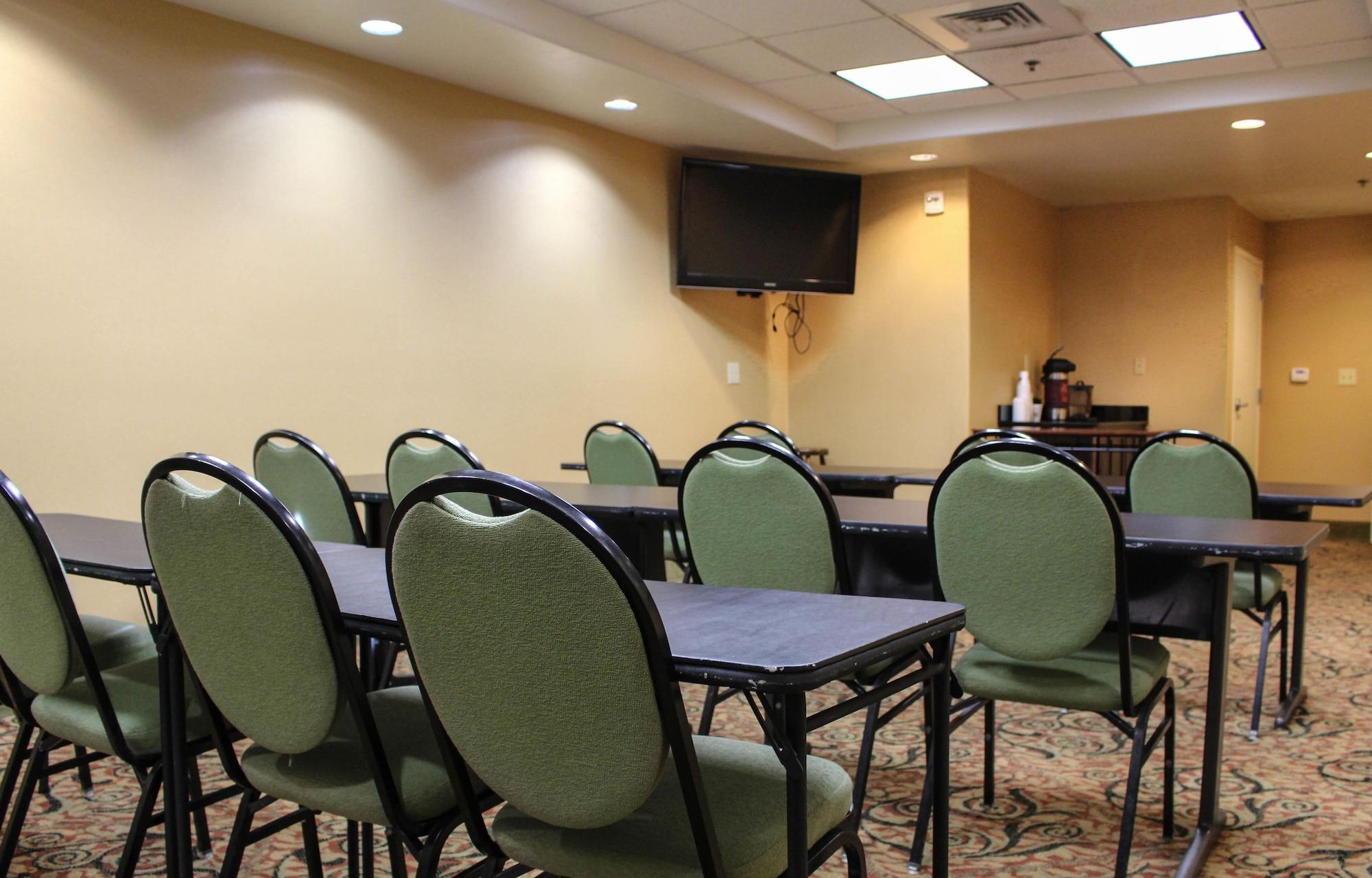 Sala de Reuniones Comfort Suites Medical Center near Six Flags