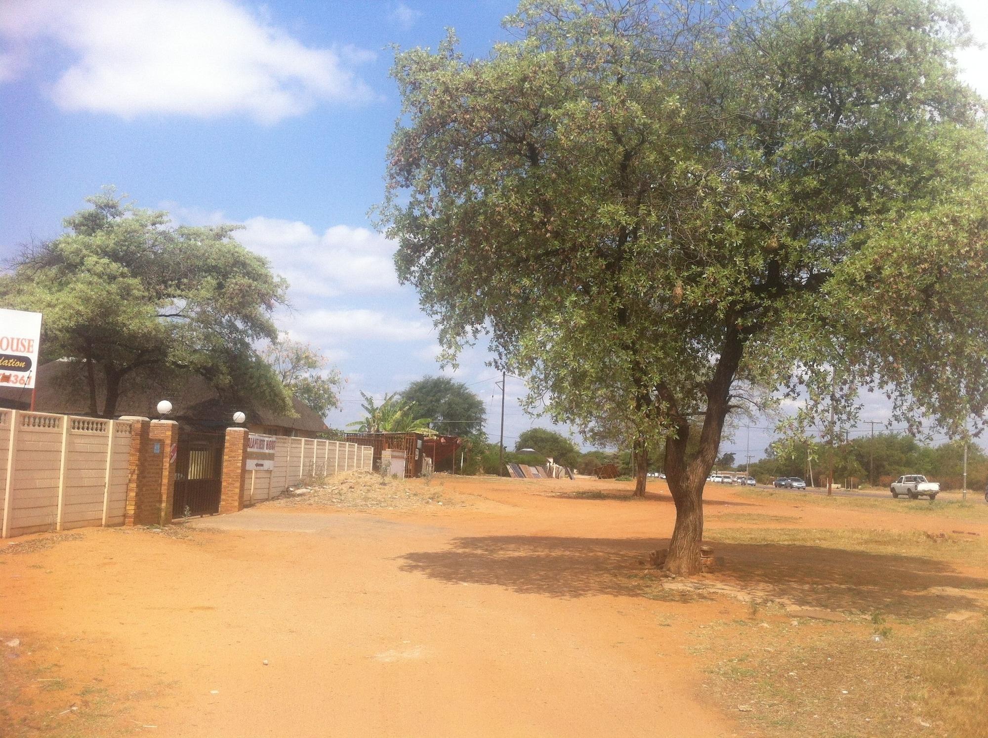 Vista Exterior Palapye Guest House