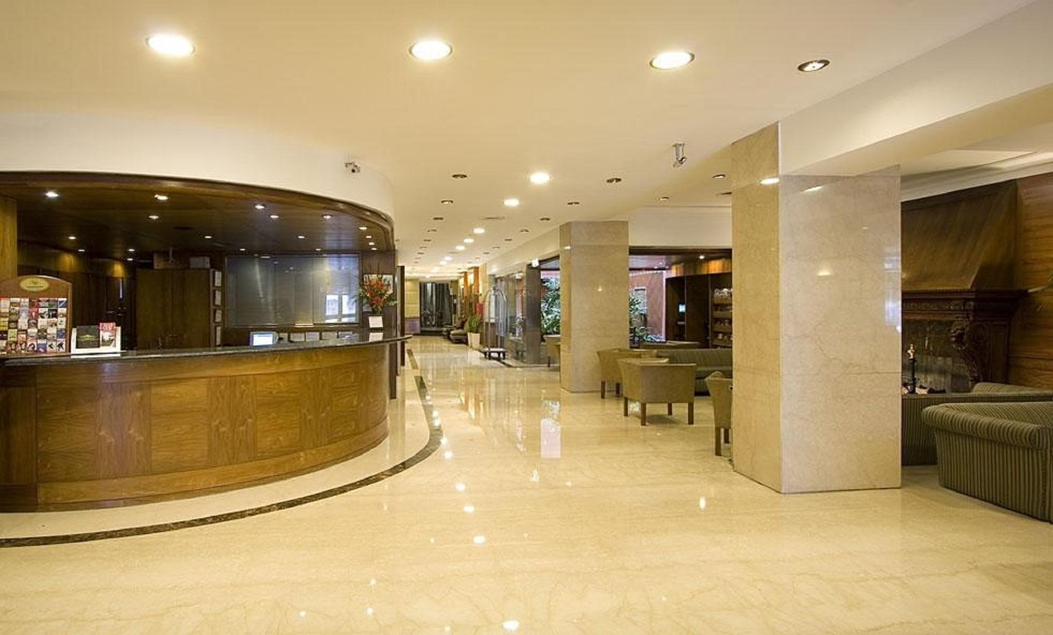 Vista Lobby Lafayette Hotel