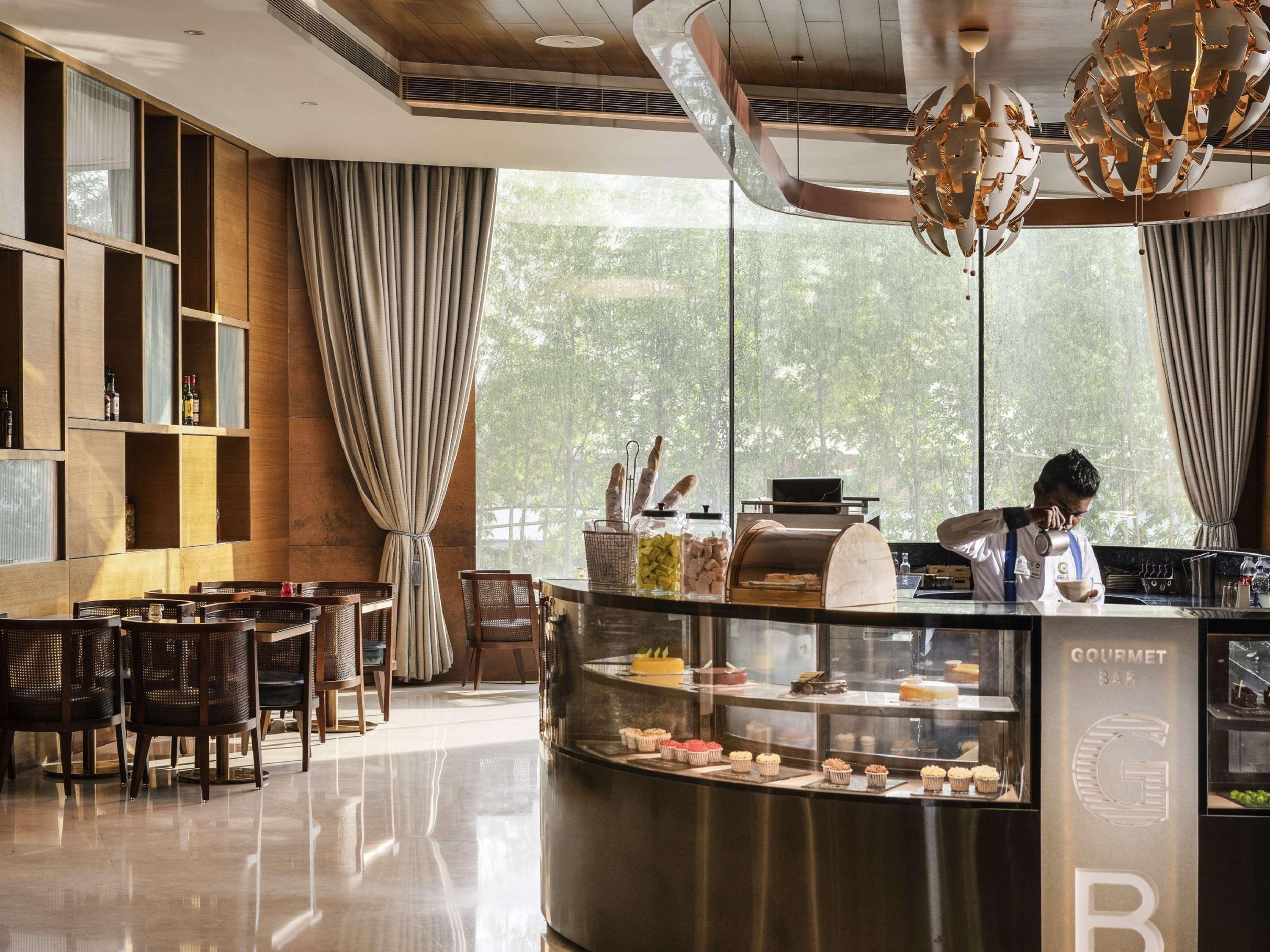 Restaurant Novotel Vijayawada Varun Hotel