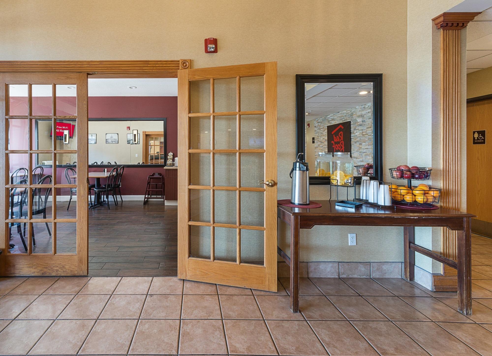 Vista Lobby Red Roof Inn St Louis - Troy, IL