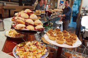 Actividad - Ruta de pintxos con vinos con denominación de origen