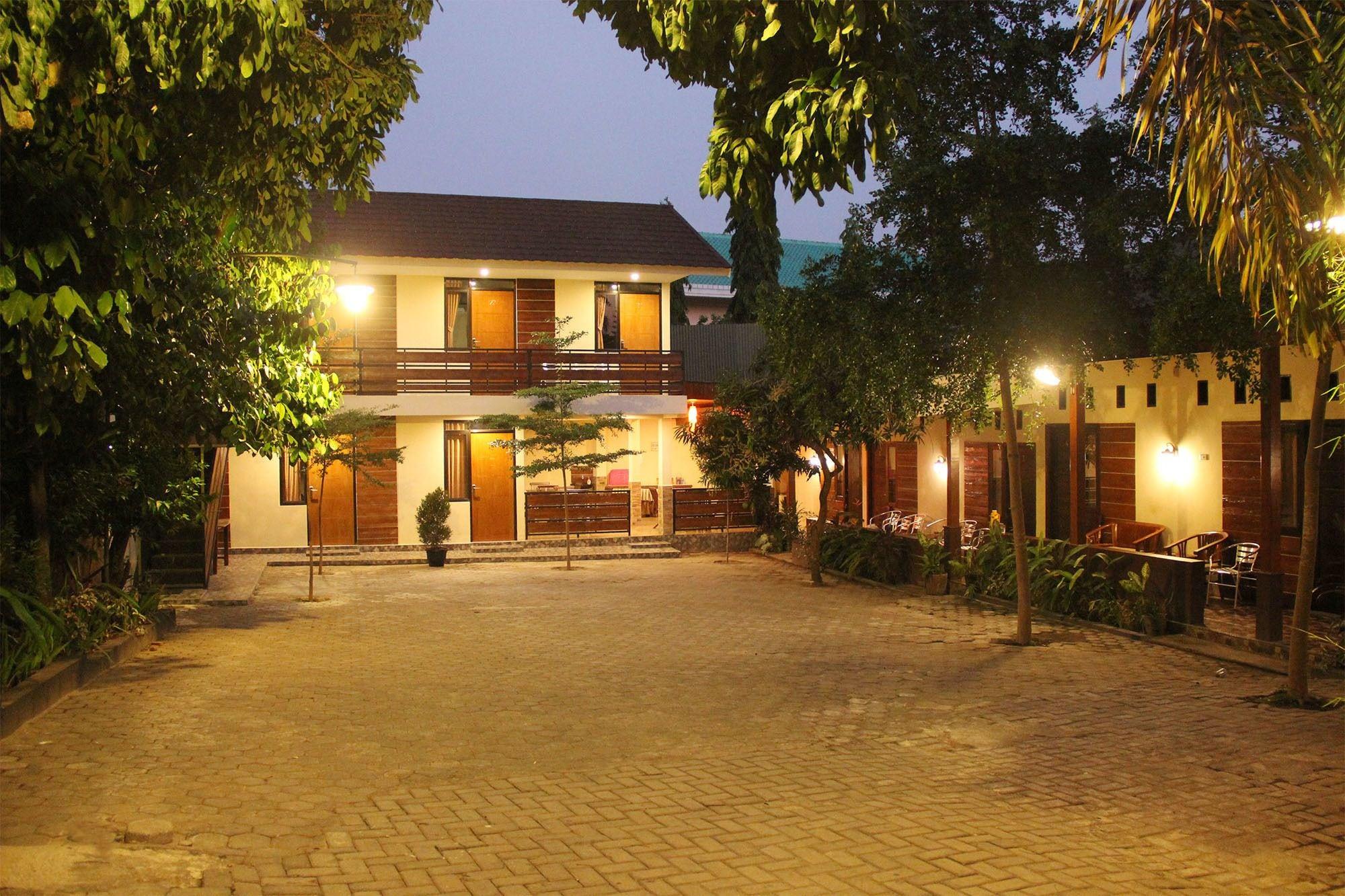 Varios Bamboe Inn Homestay