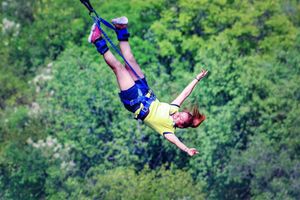 Actividad - Salto de puenting en Cola de Caballo