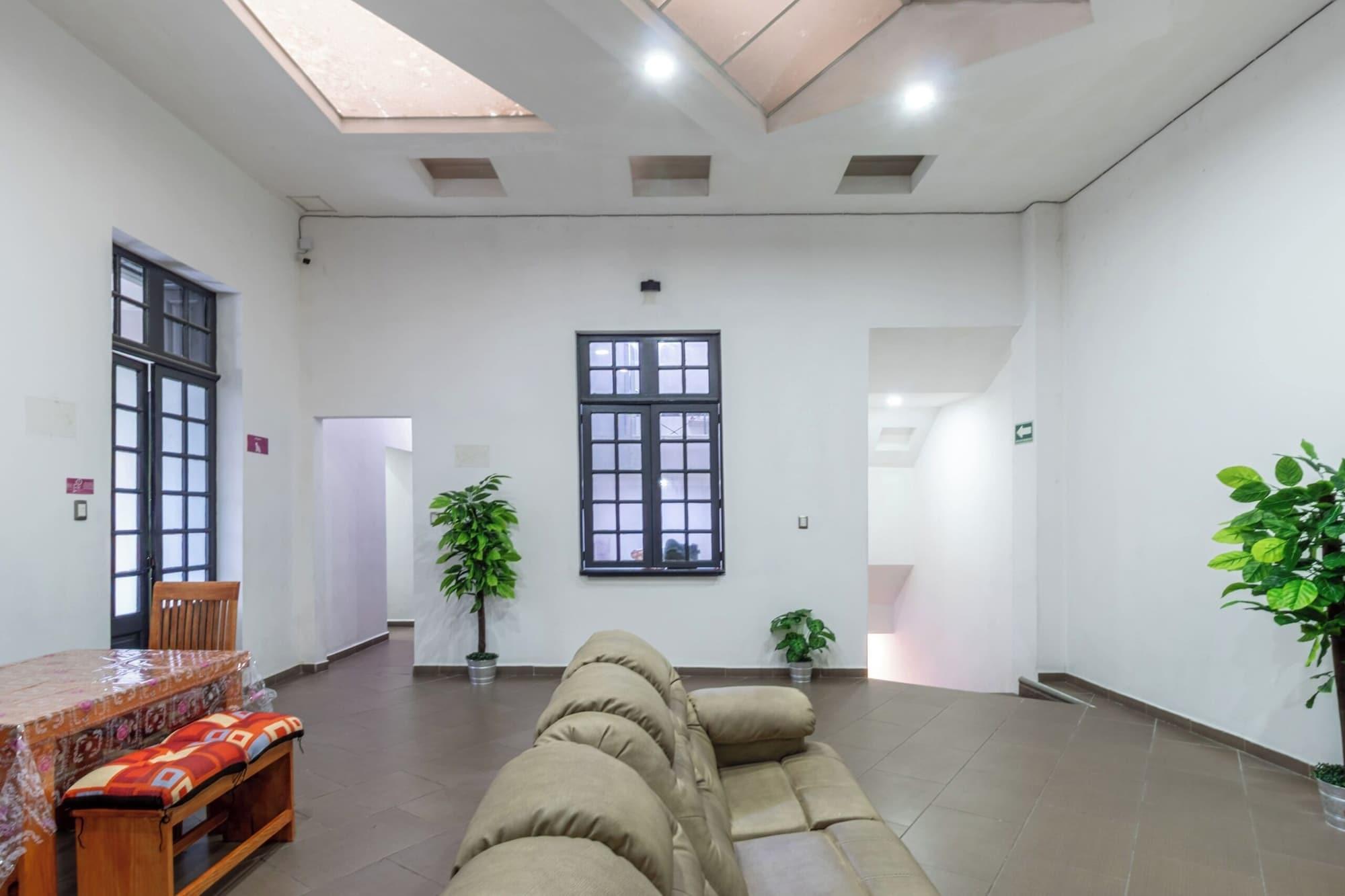 Vista Lobby Hostel Bemaro Mexico City