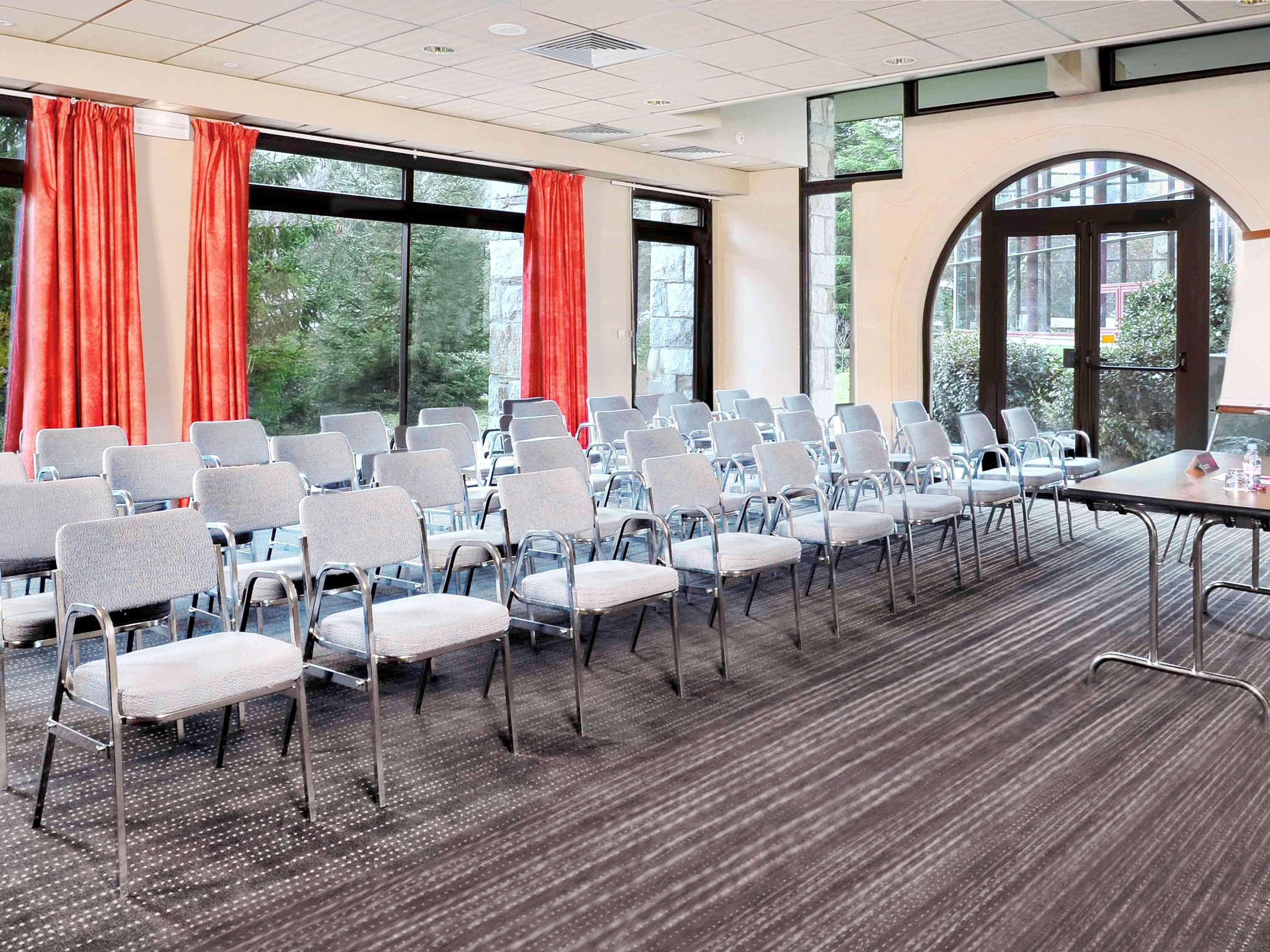 Centro de Negocios Hotel Mercure Saint-Lary