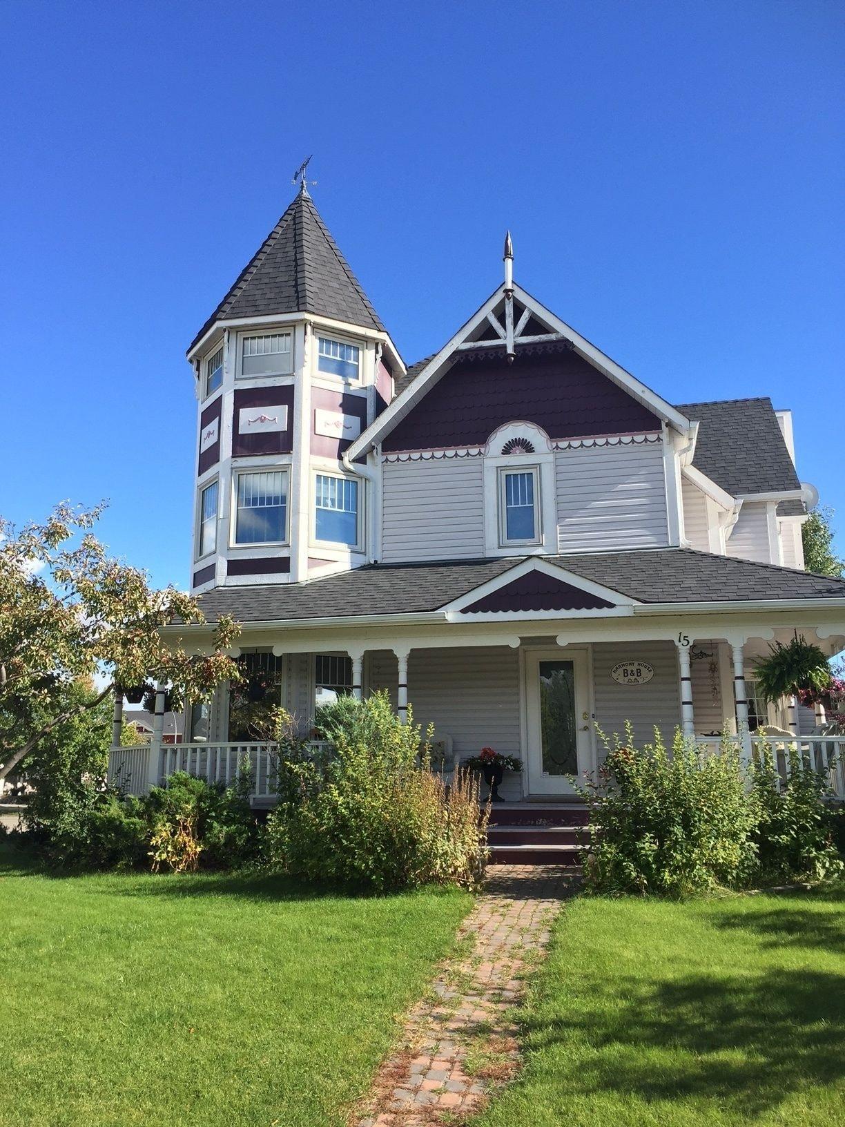 Vista Exterior Elevate Rooms Harmony House B&B