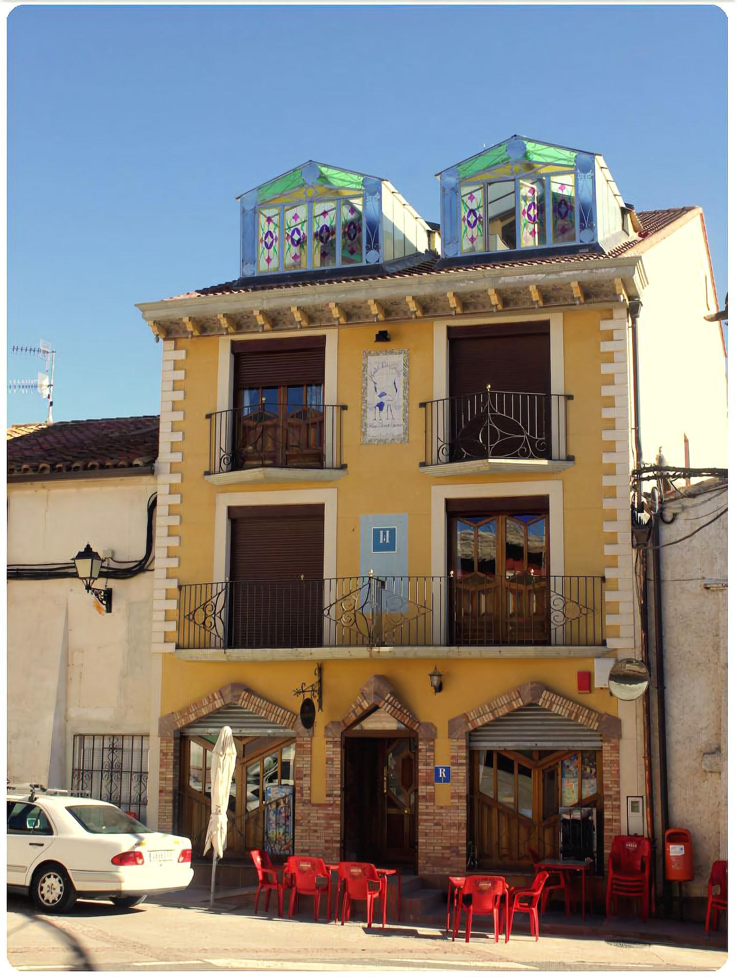 Vista Exterior Hostal Las Grullas