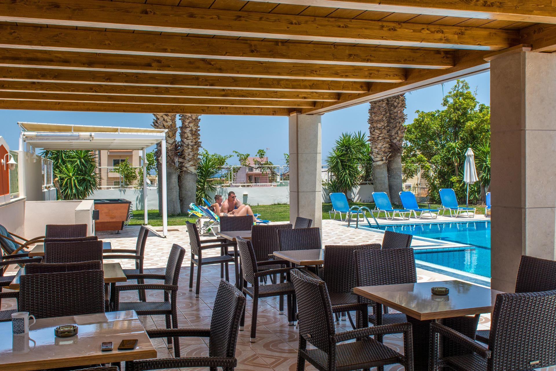 Bar/Salón Manolis Apartments