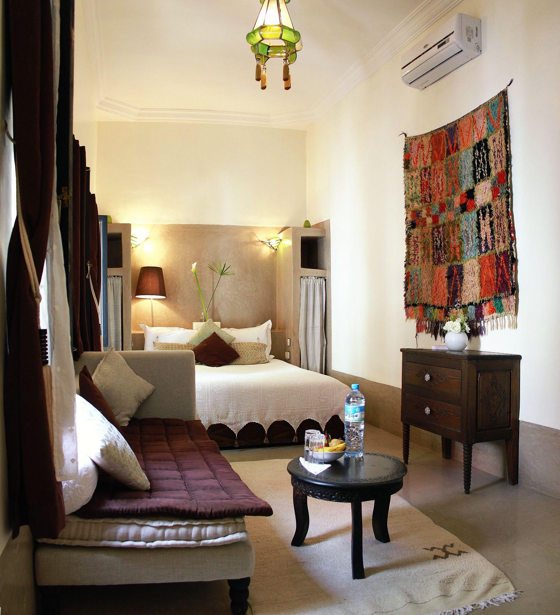 Varios Riad Davia