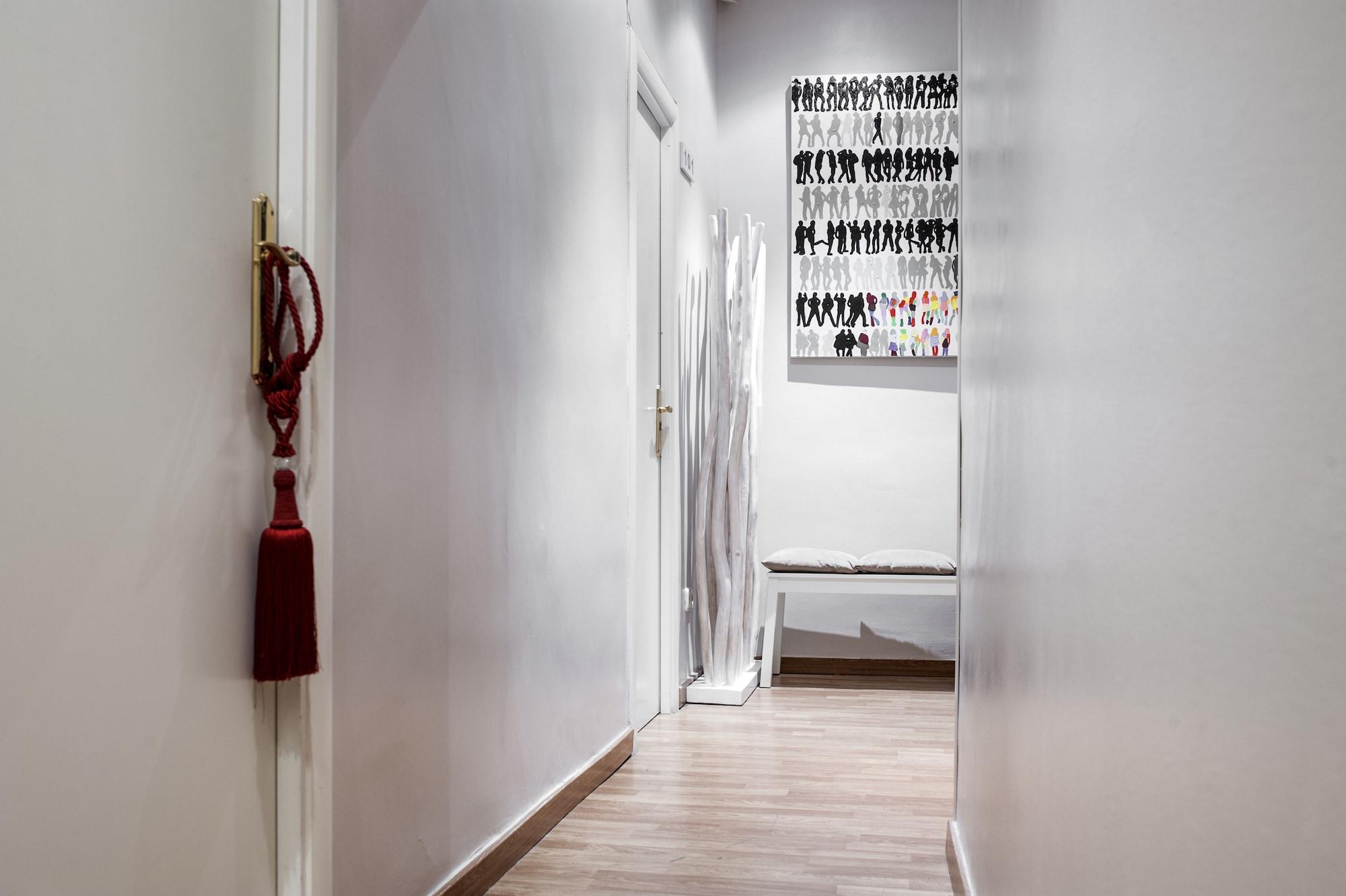 Varios THC Gran Via Hostel